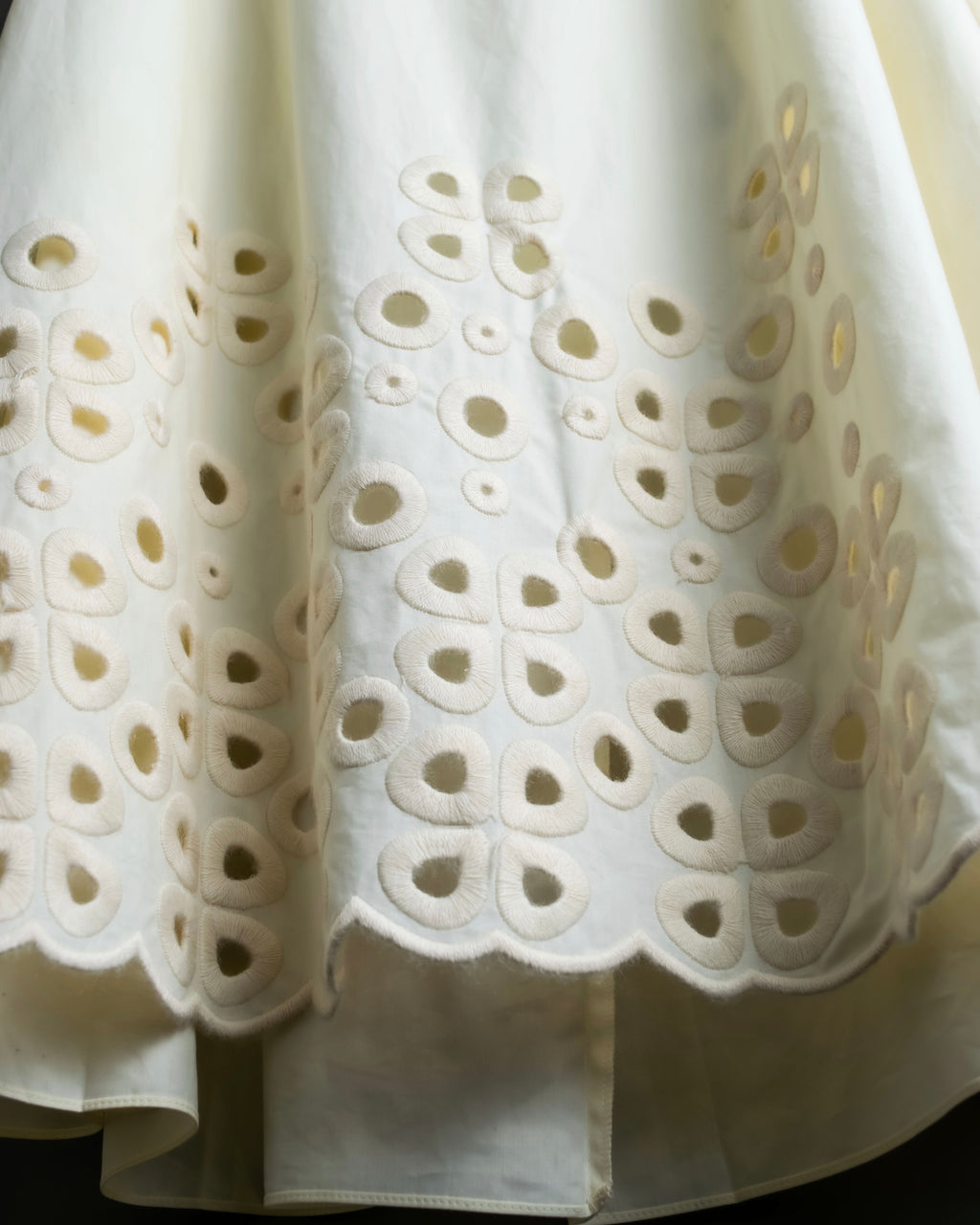 "FENDI" hole pattern and tack designed skirt