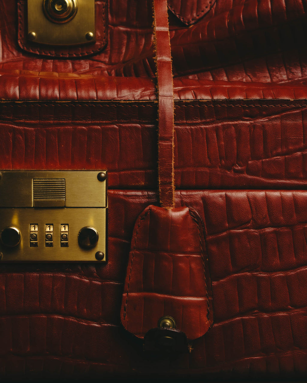-SPECIAL- “Giorgio Armani” 90’s-00’s Crocodile embossed leather frame bag