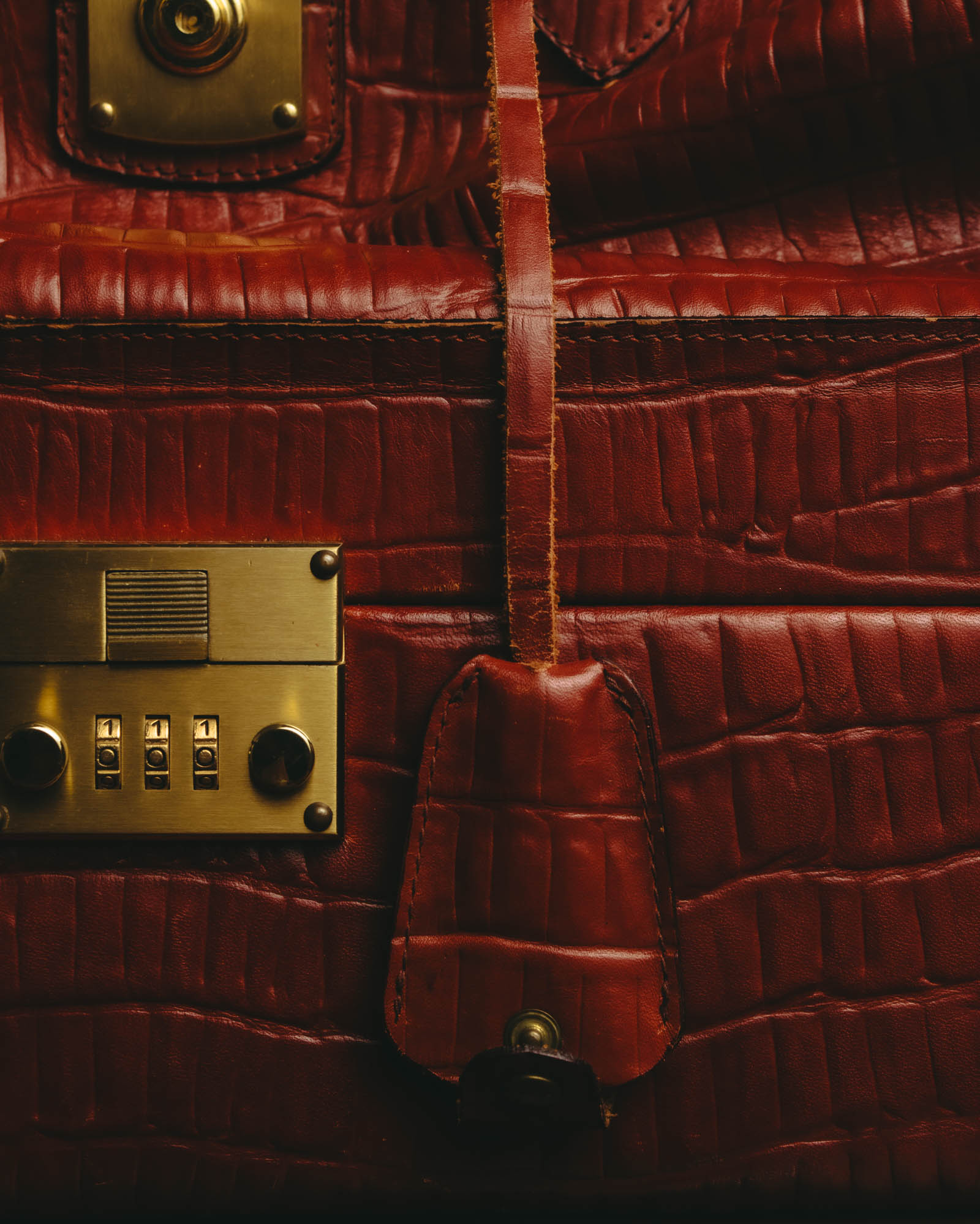 -SPECIAL- “Giorgio Armani” 90’s-00’s Crocodile embossed leather frame bag