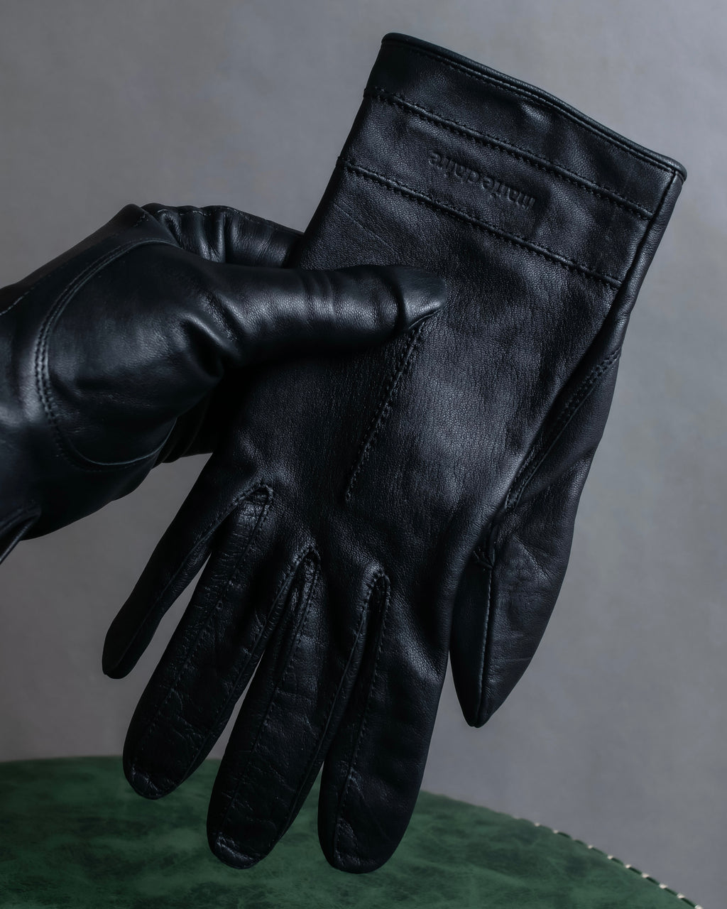 "Marie Claire" Carefully stitched logo engraved leather gloves