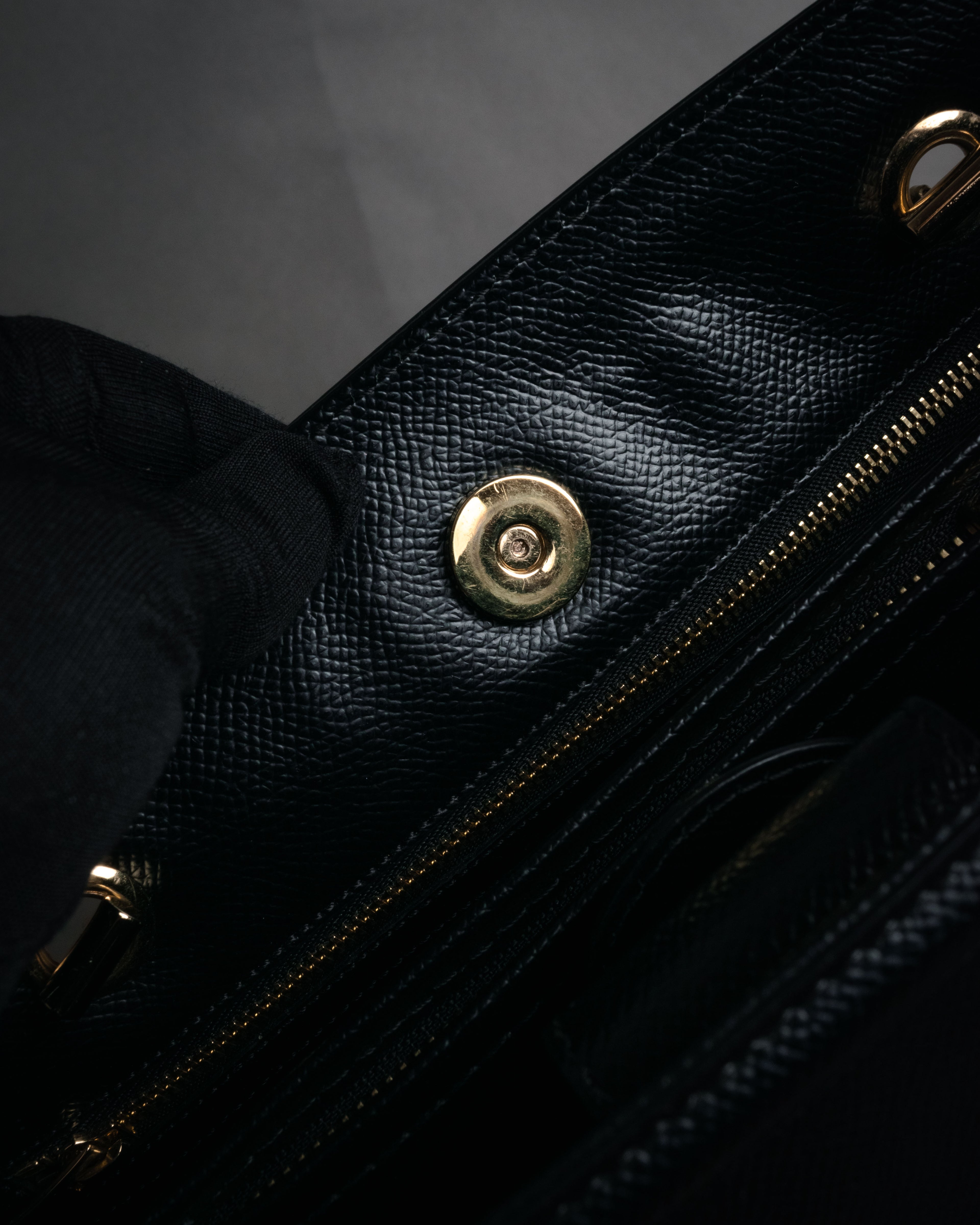 “Salvatore Ferragamo” 2010’s Vara chain leather tote bag