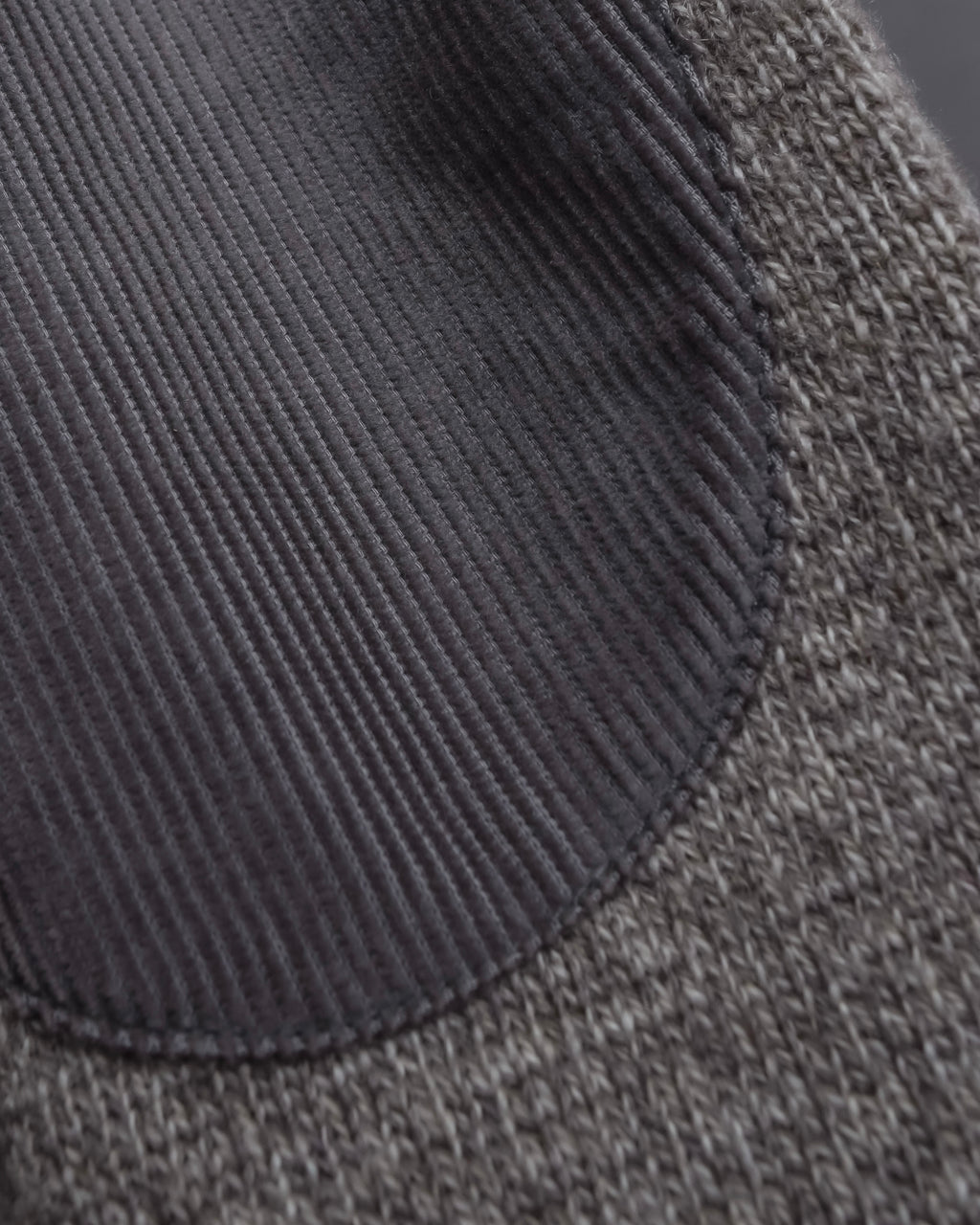 "MAISON MARGIELA" 13AW Patch accented low gauge wool cardigan