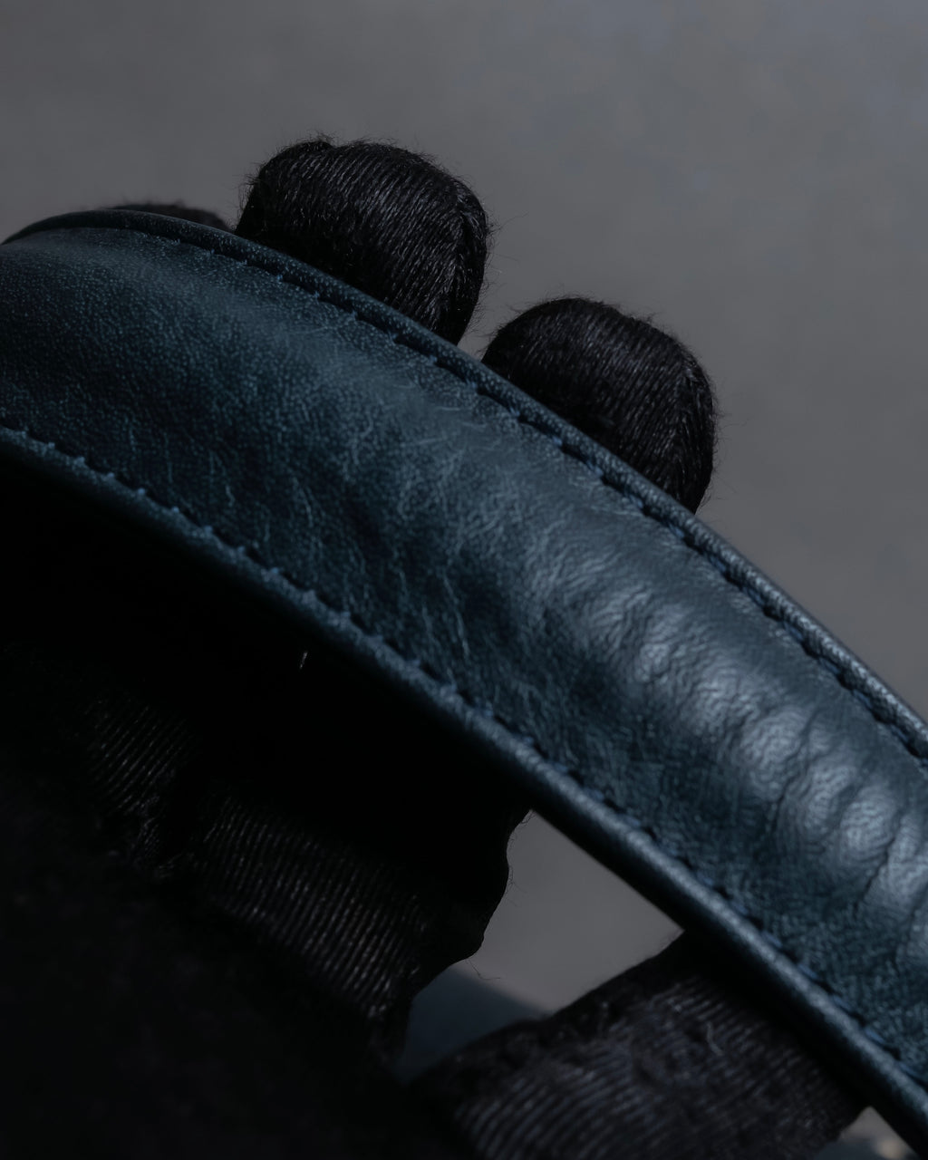 "Valentino Garavani" Saddle stitch design grain leather hand bag