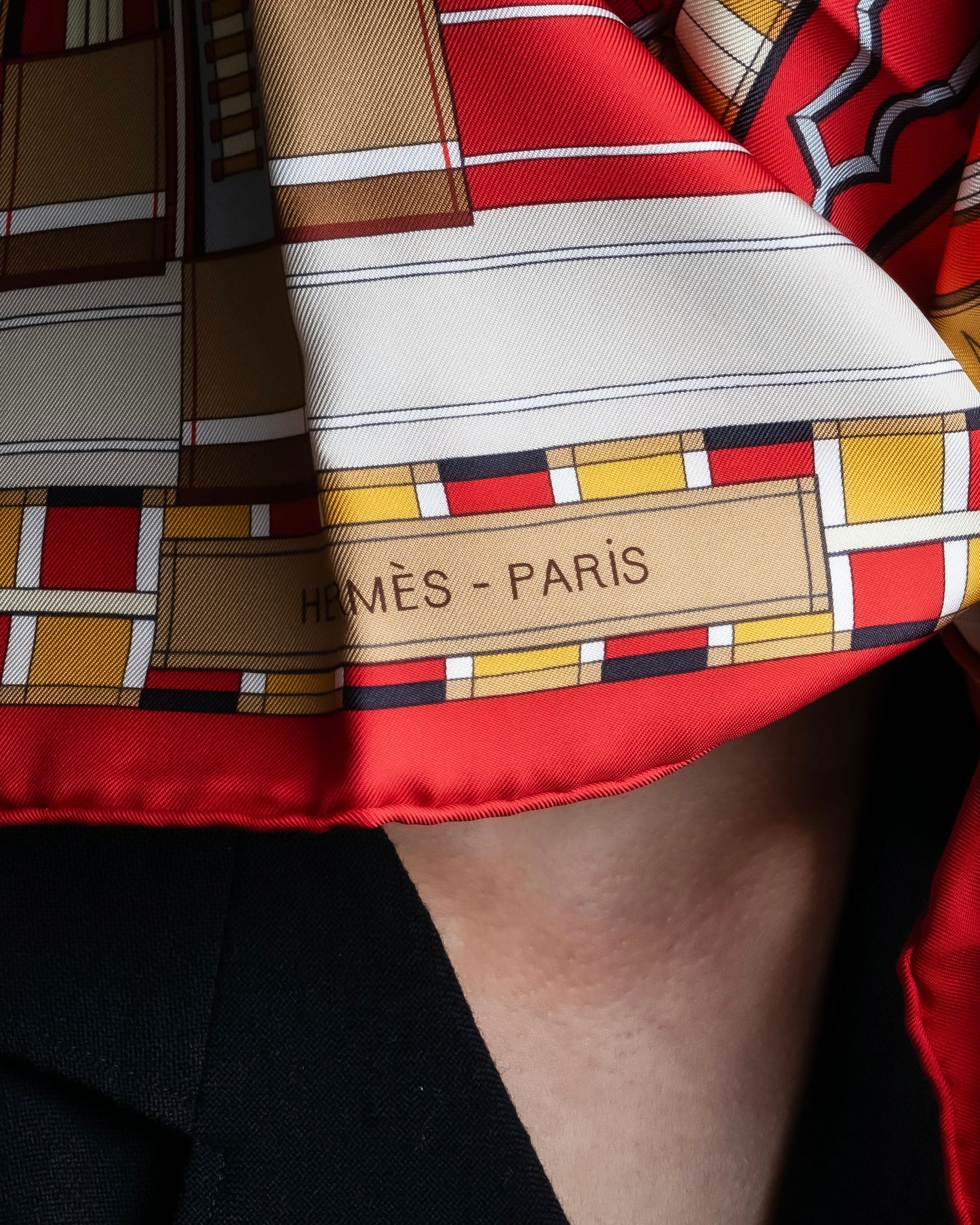 "HERMES" Carre 90 volt et pirouette silk scarf