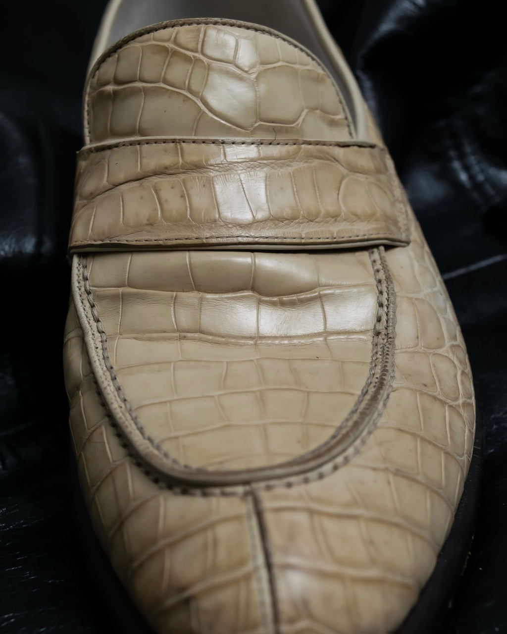 "GIORGIO ARMANI"Off-white crocodile leather loafers