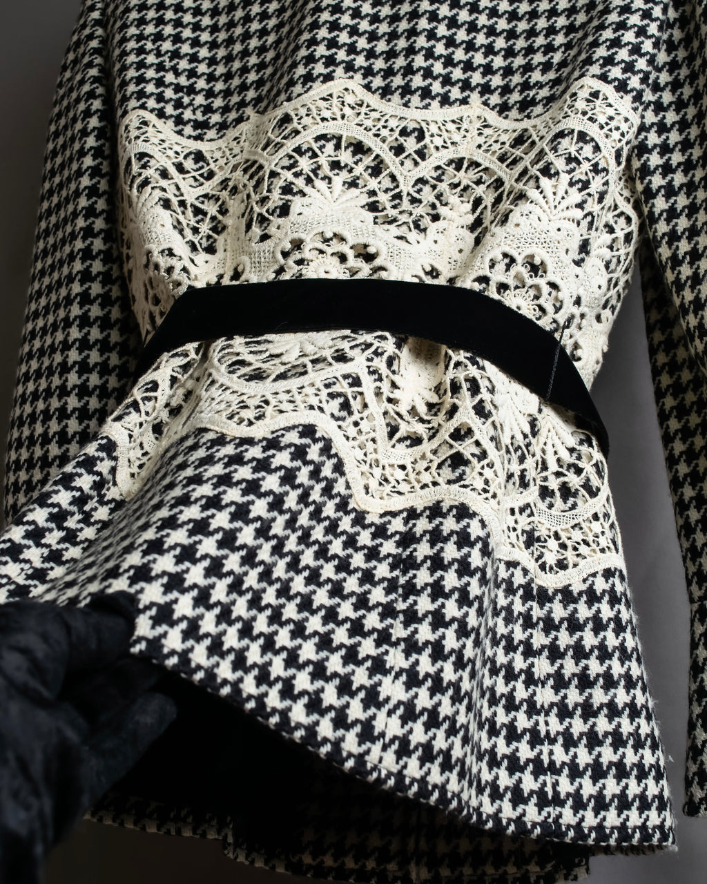 "Valentino Garavani" Houndstooth pattern lace velvet design set up