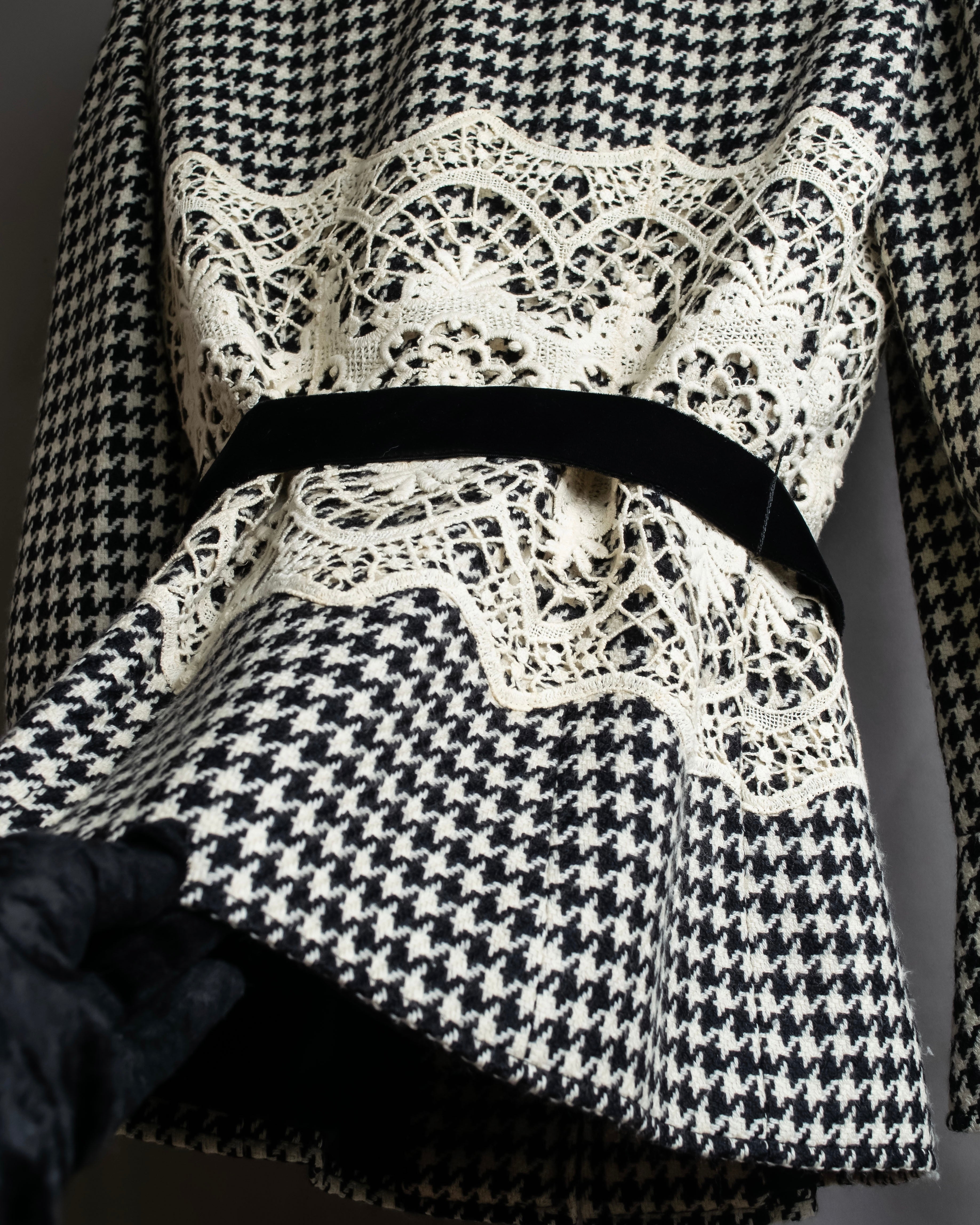 "Valentino Garavani" Houndstooth pattern lace velvet design set up
