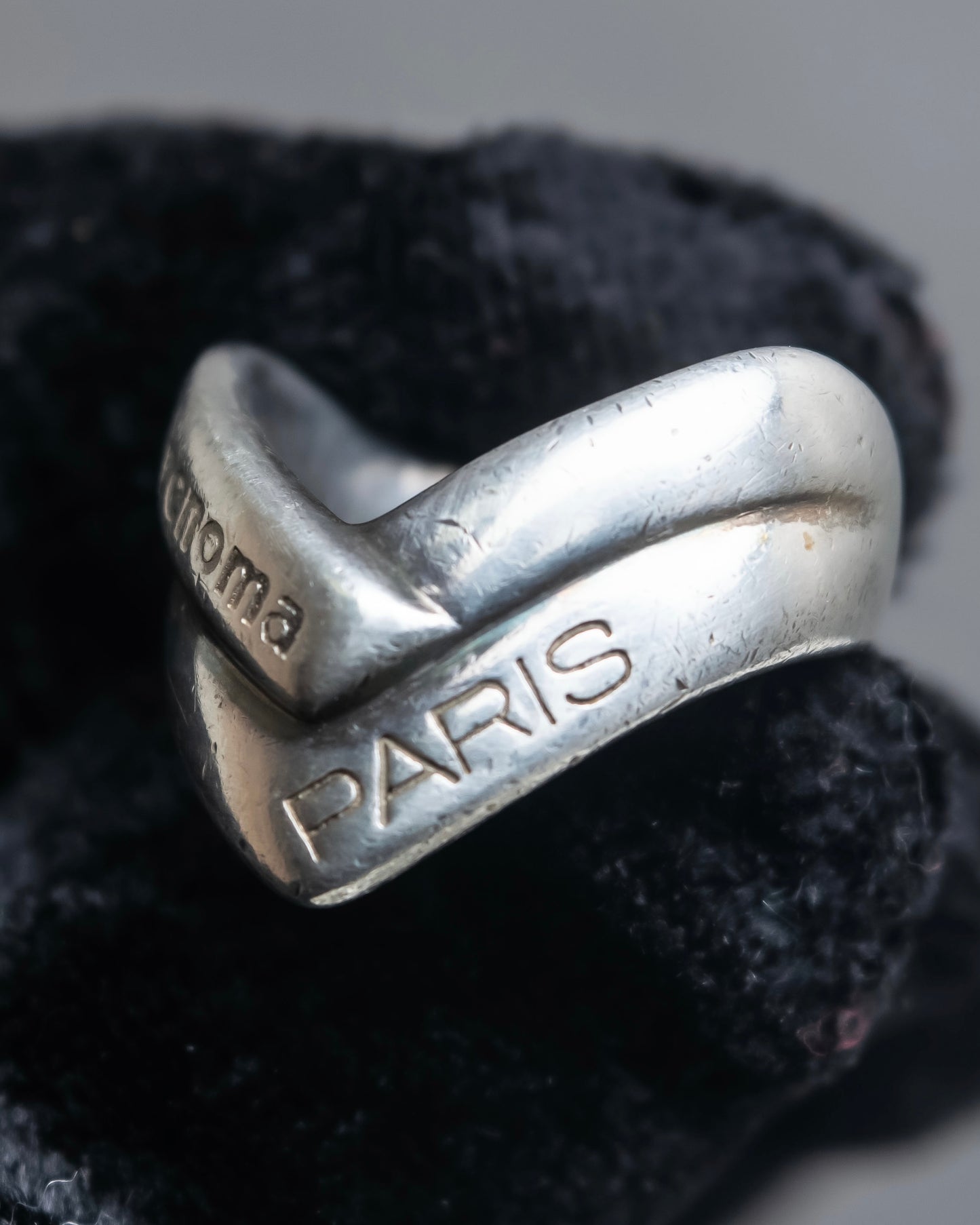 "renoma PARIS" Two-strand cross design smooth curved silver ring