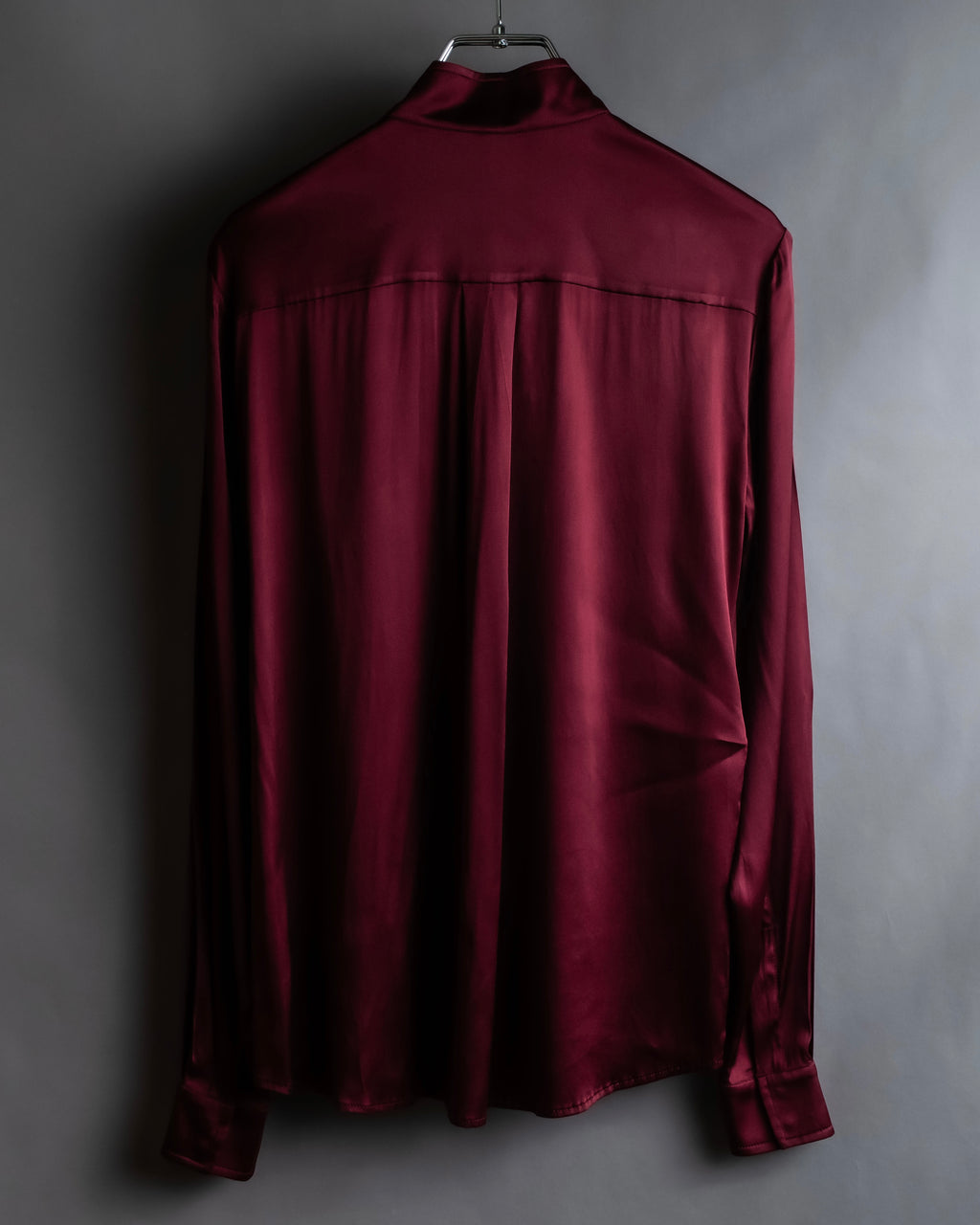 "GUCCI" Beautiful burgundy color silk bowtie shirt