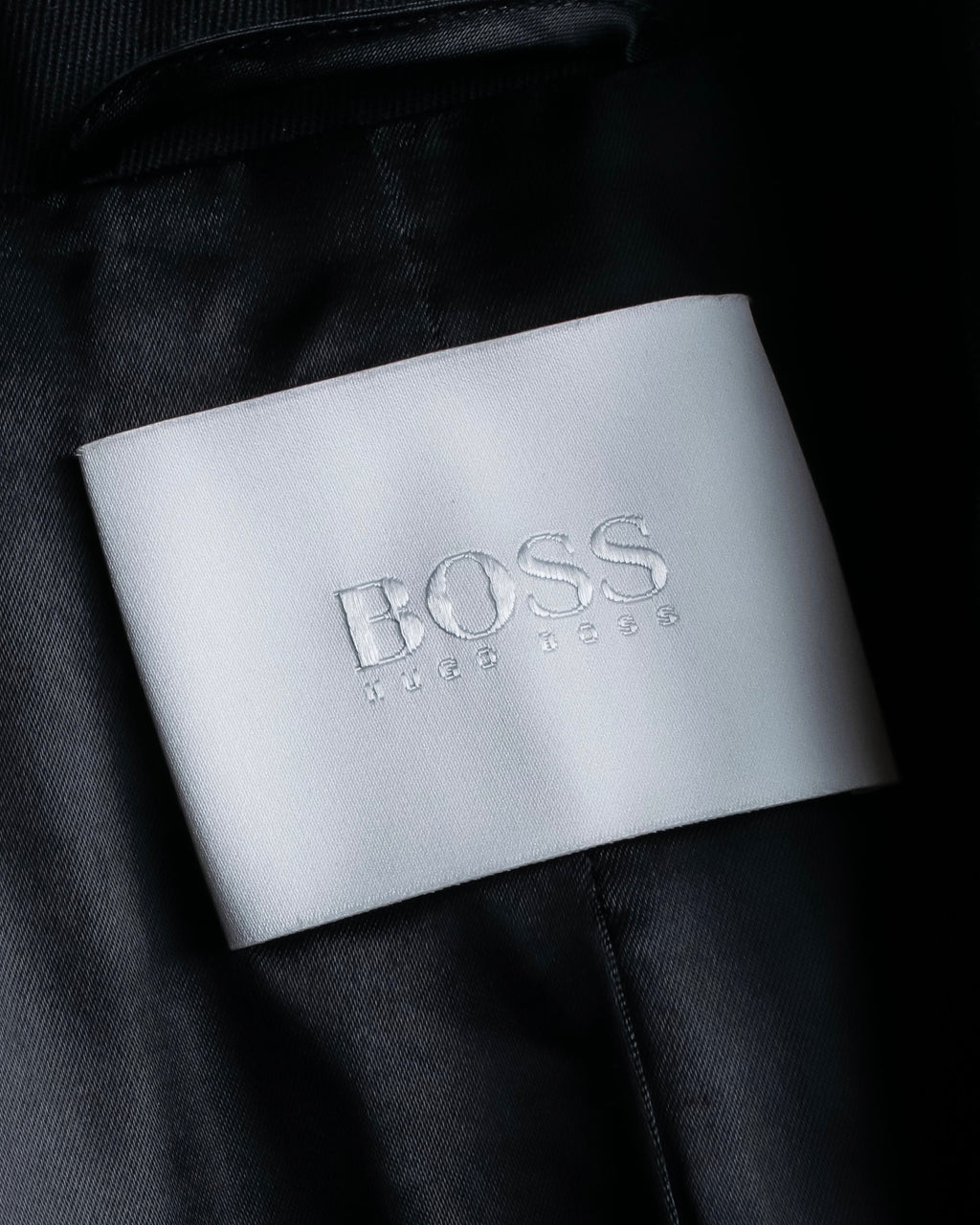 "HUGO BOSS" Satin switch lapel shaped tailored coat