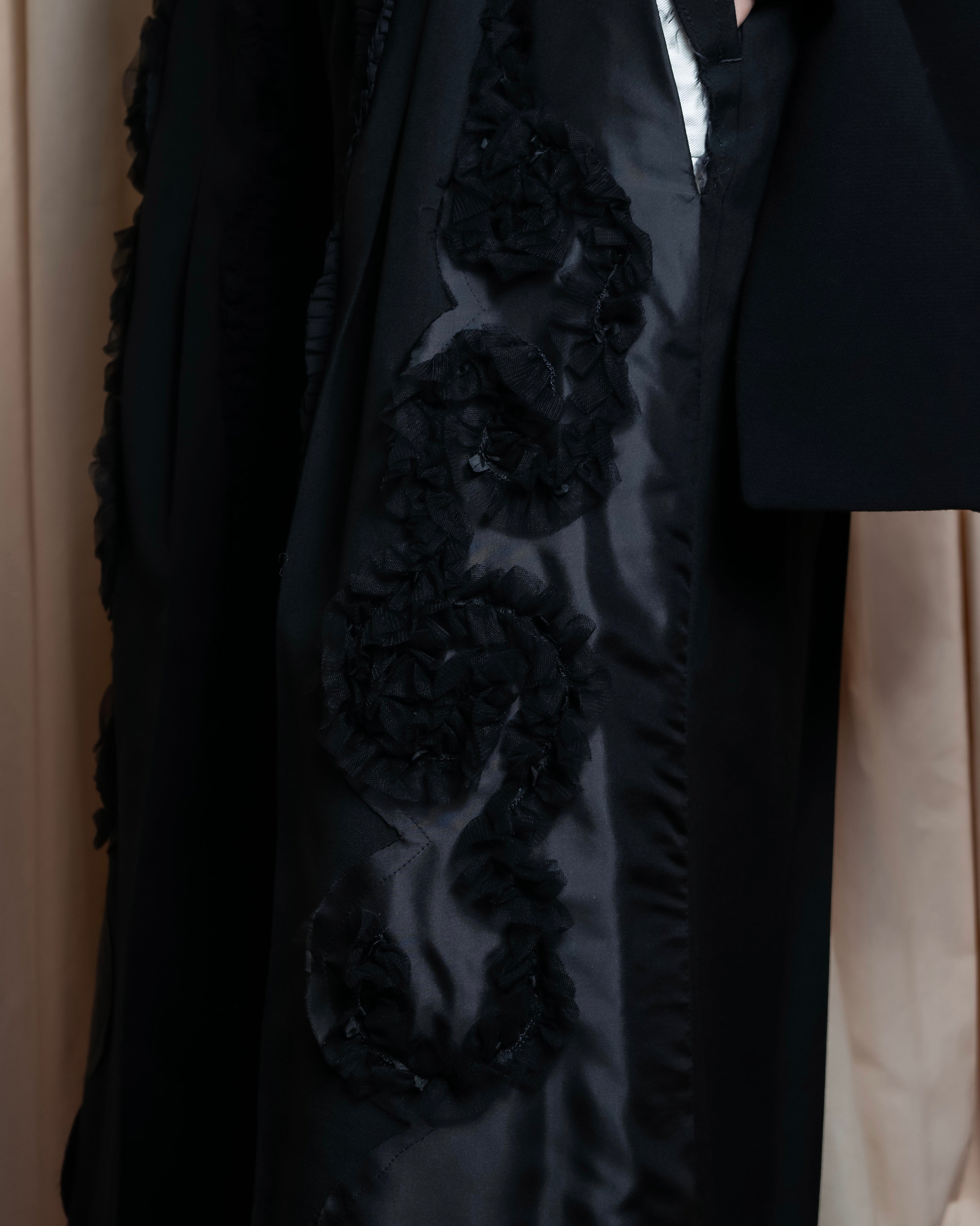 "COMME des GARCONS" Ruffle & tulle asymmetrical docking sarouel slacks