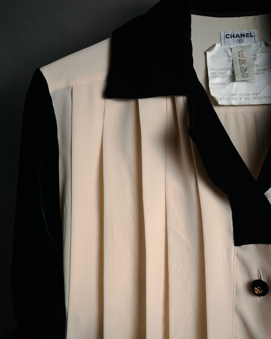 –SPECIAL– “CHANEL” 80’s-90’s pleated silk velvet trim blouse
