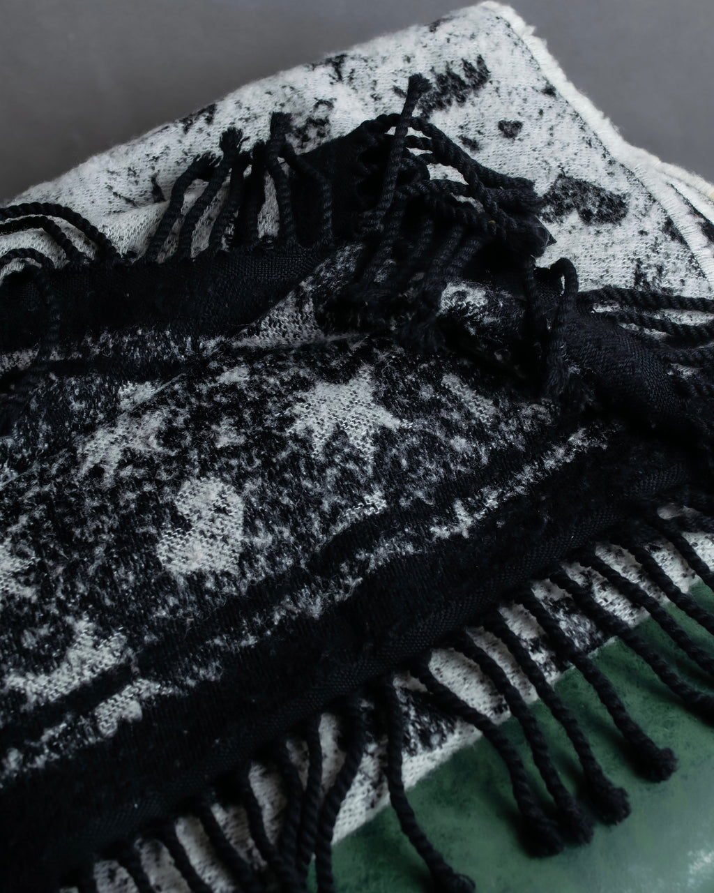 "Vivienne Westwood" Logo random motif pattern fringe muffler