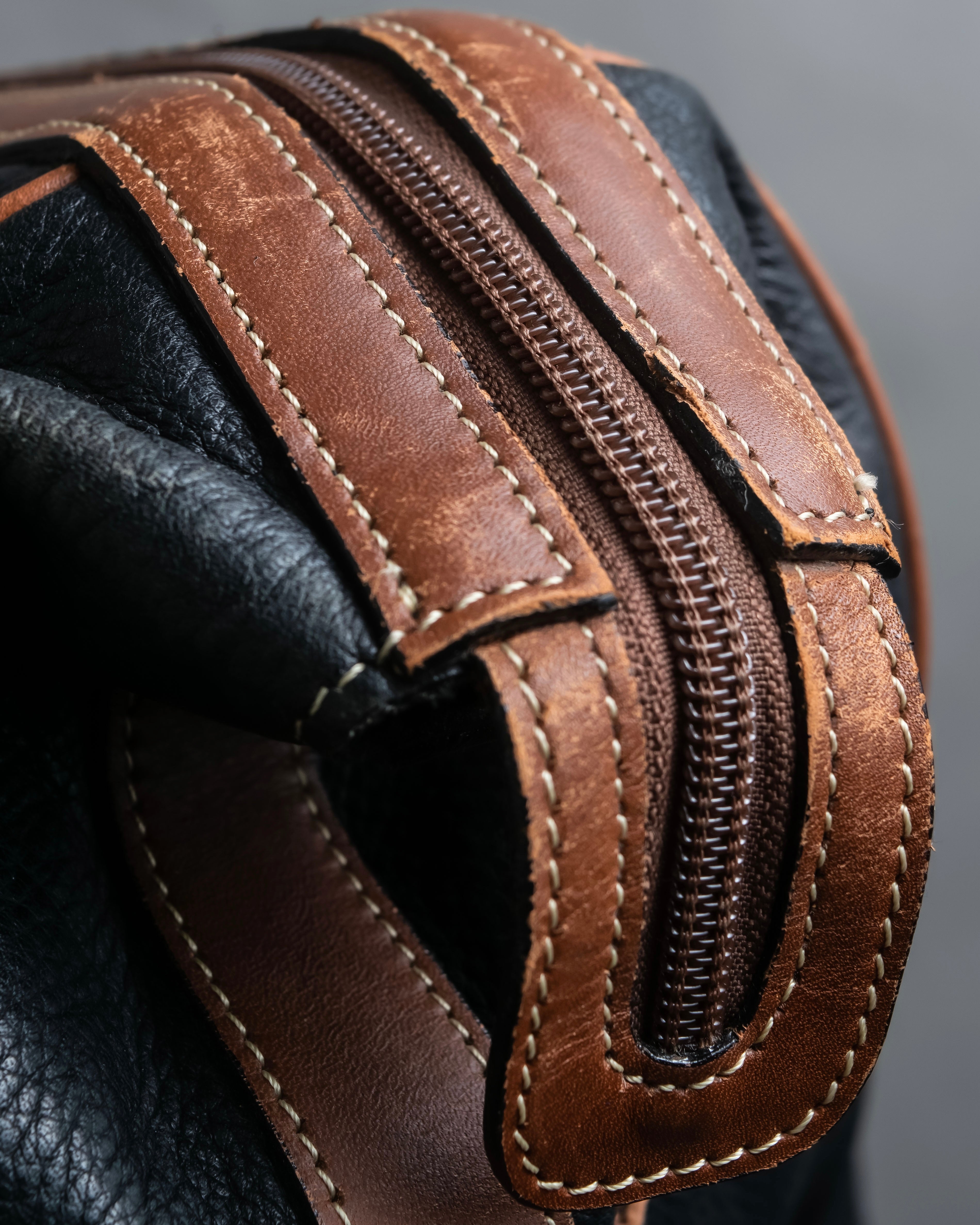 "BALENCIAGA" Leather piping one handle boston bag