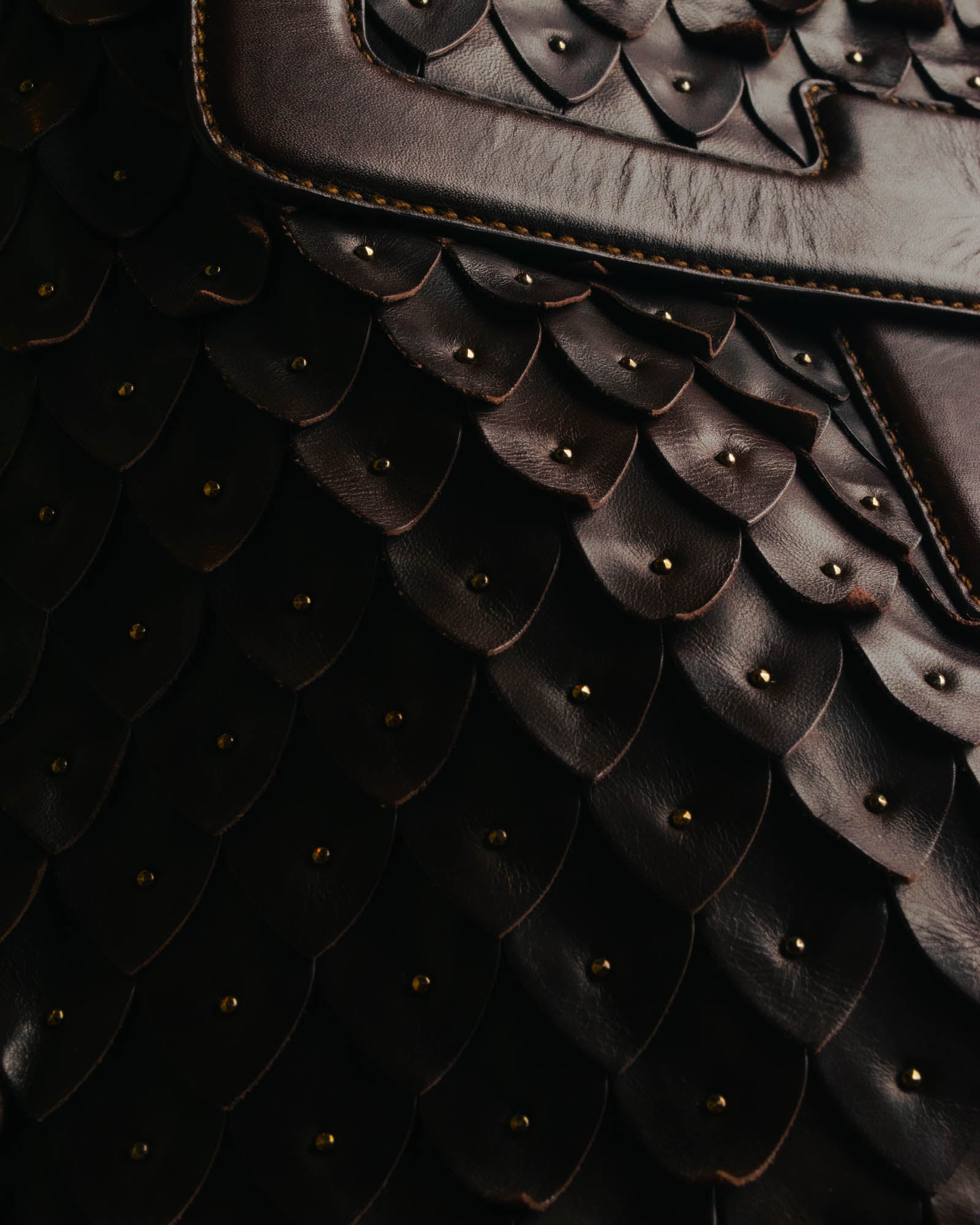 -SPECIAL- “Salvatore Ferragamo” 00’s-10’s Leather scale appliqué gancini shoulder bag