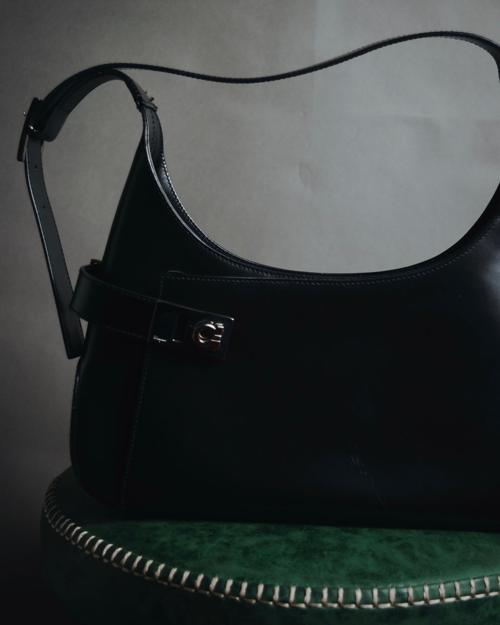 "Salvatore Ferragamo" 90’s-00’s minimalist gancini buckle hobo bag