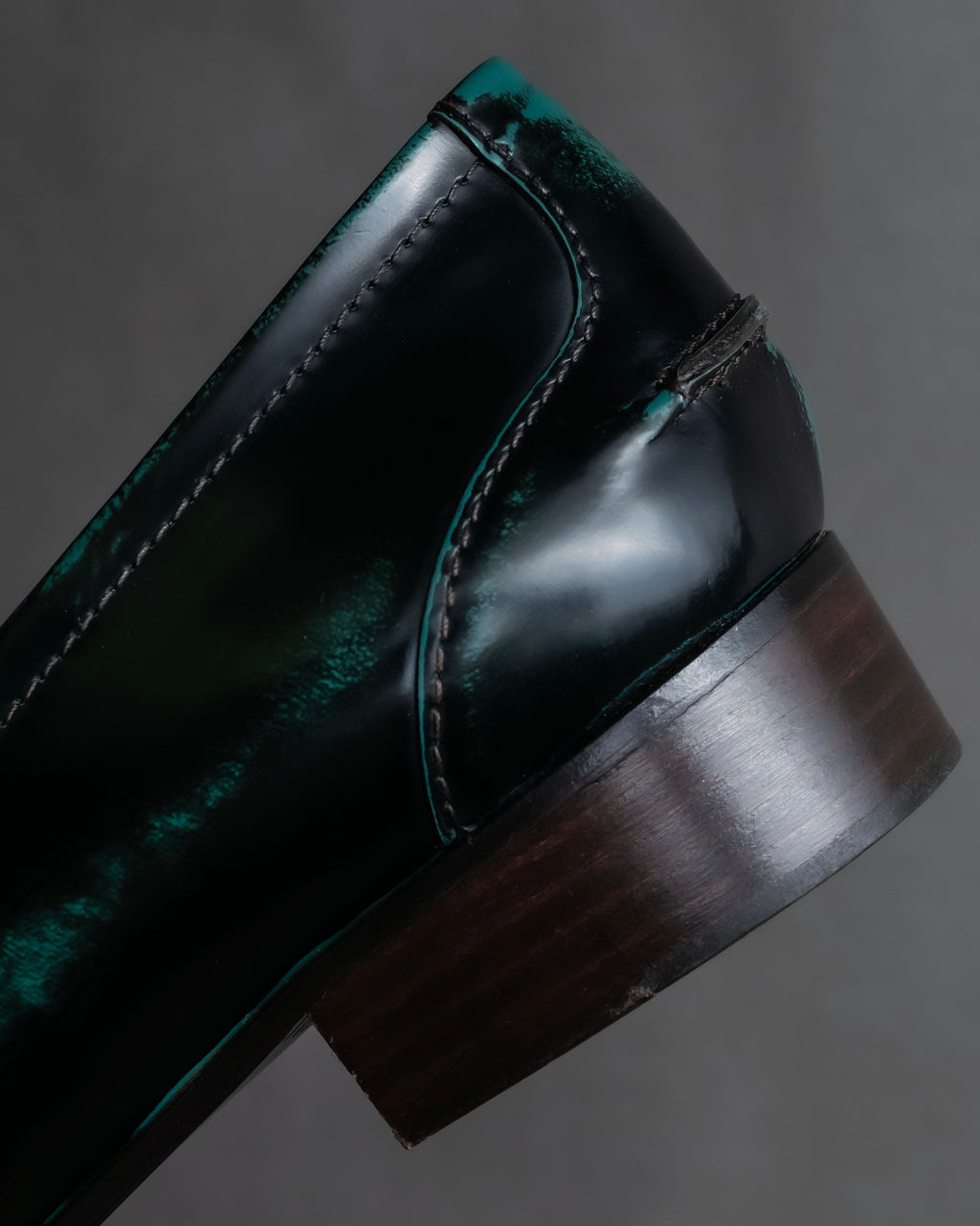 "BOTTEGA VENETA" Gradient emerald color leather loafers