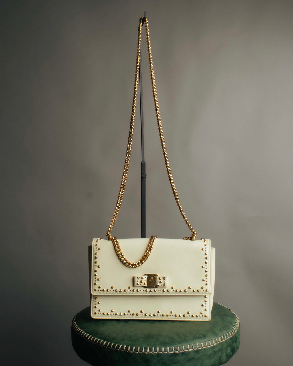-SPECIAL- “Salvatore Ferragamo” 2015-2017 Vara studded chain shoulder bag