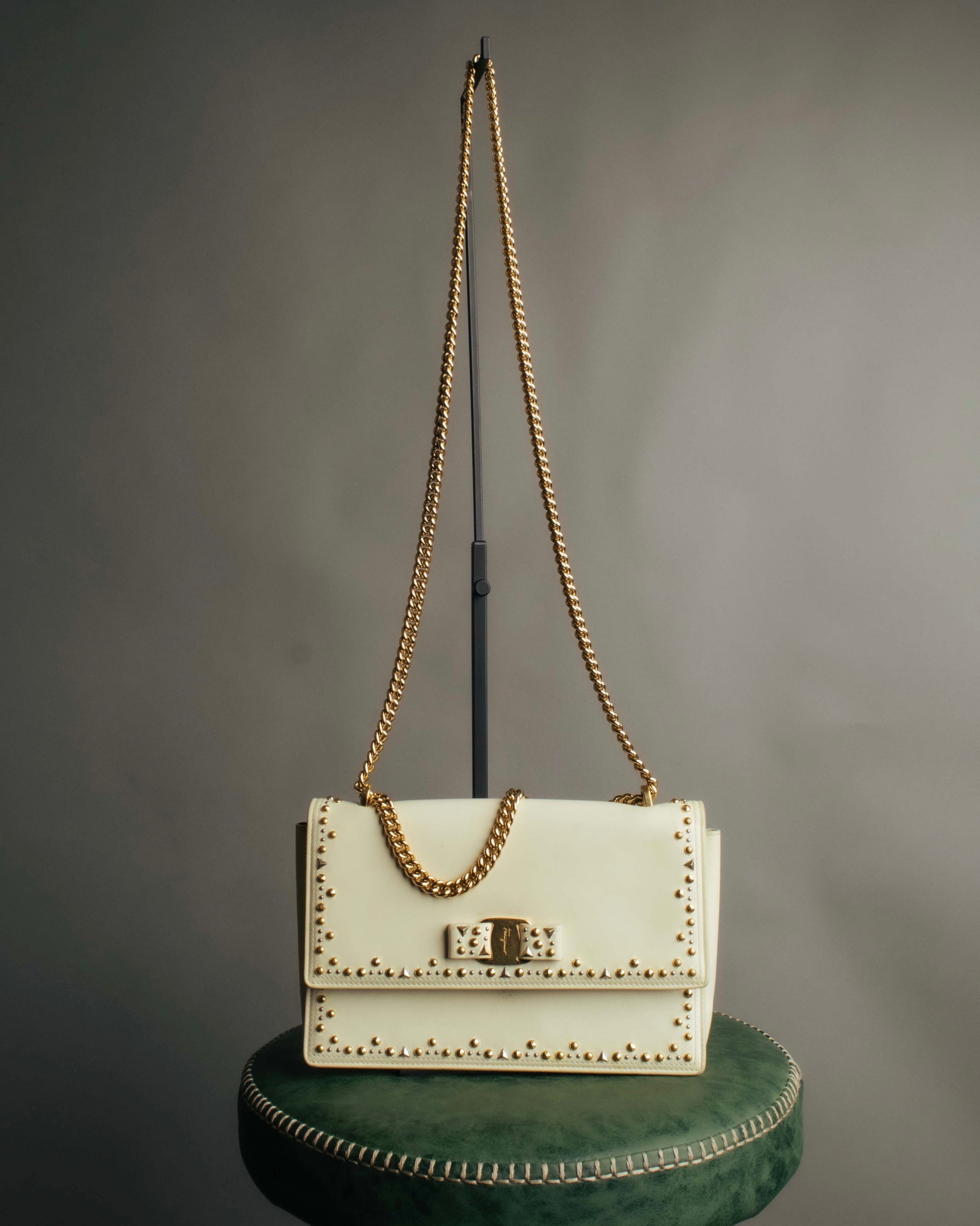 -SPECIAL- “Salvatore Ferragamo” 2015-2017 Vara studded chain shoulder bag