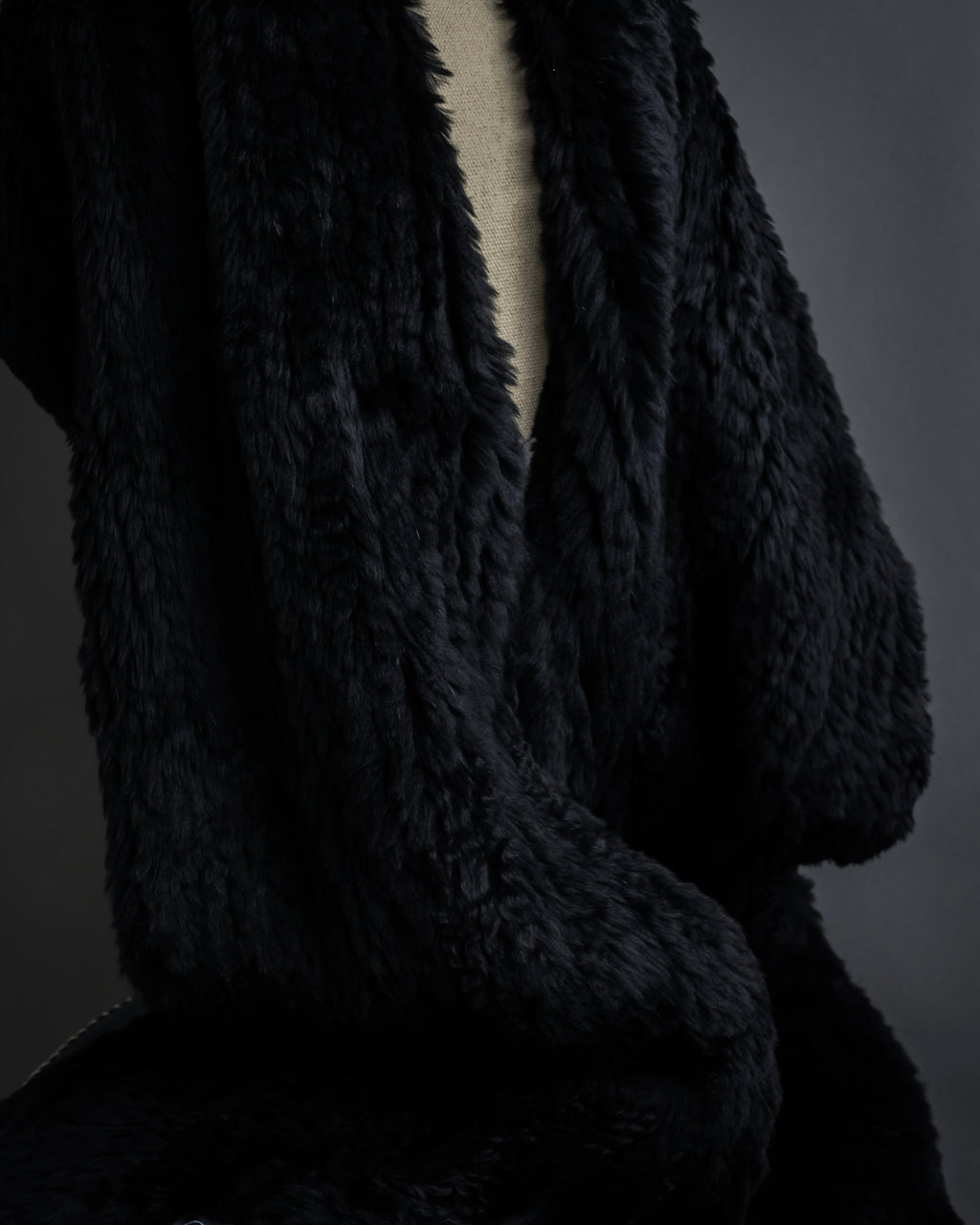 "CHOMBERT" Thick fringe design fur-like long muffler