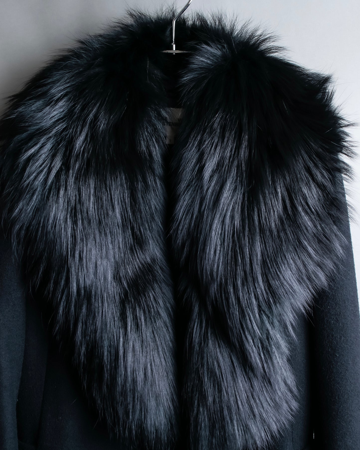 "DIANE VON FURSTENBERG" Fur docking design belted long coat