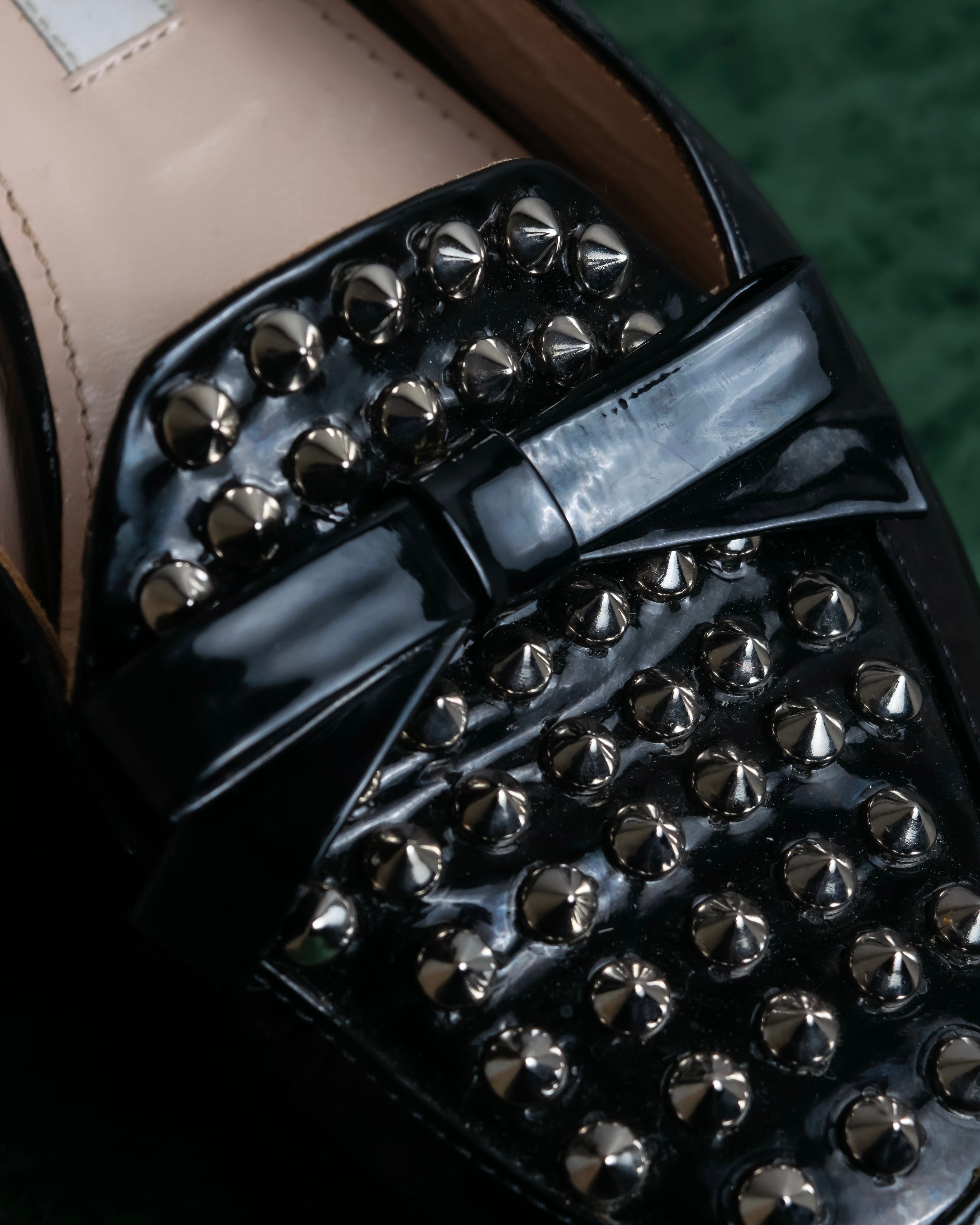 "MIU MIU" Stud＆ribbon design metal heel pumps