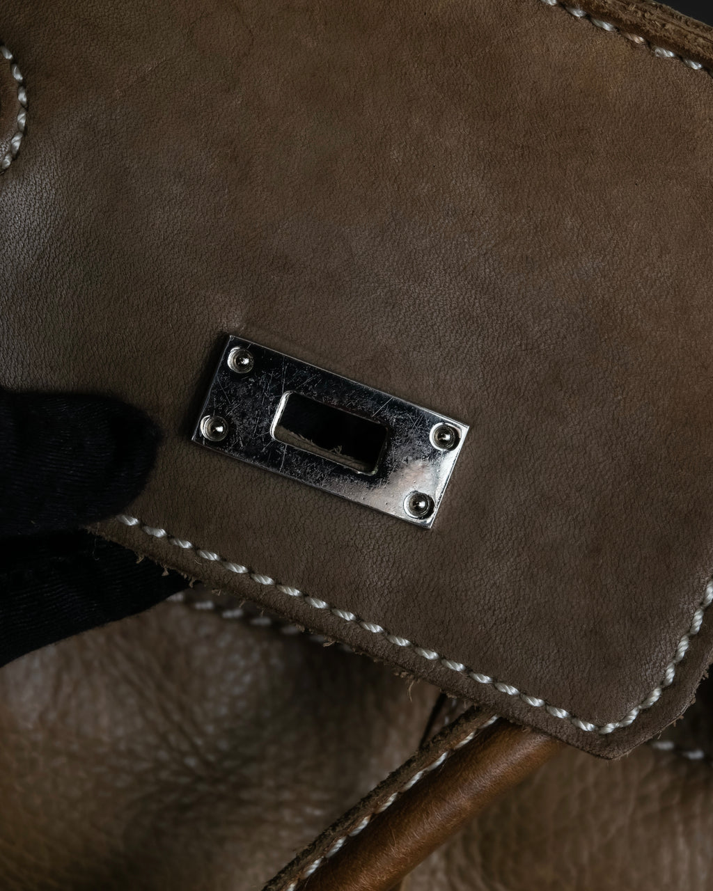 "Mademoiselle Accessories"
 Silver parts design leather one handle bag