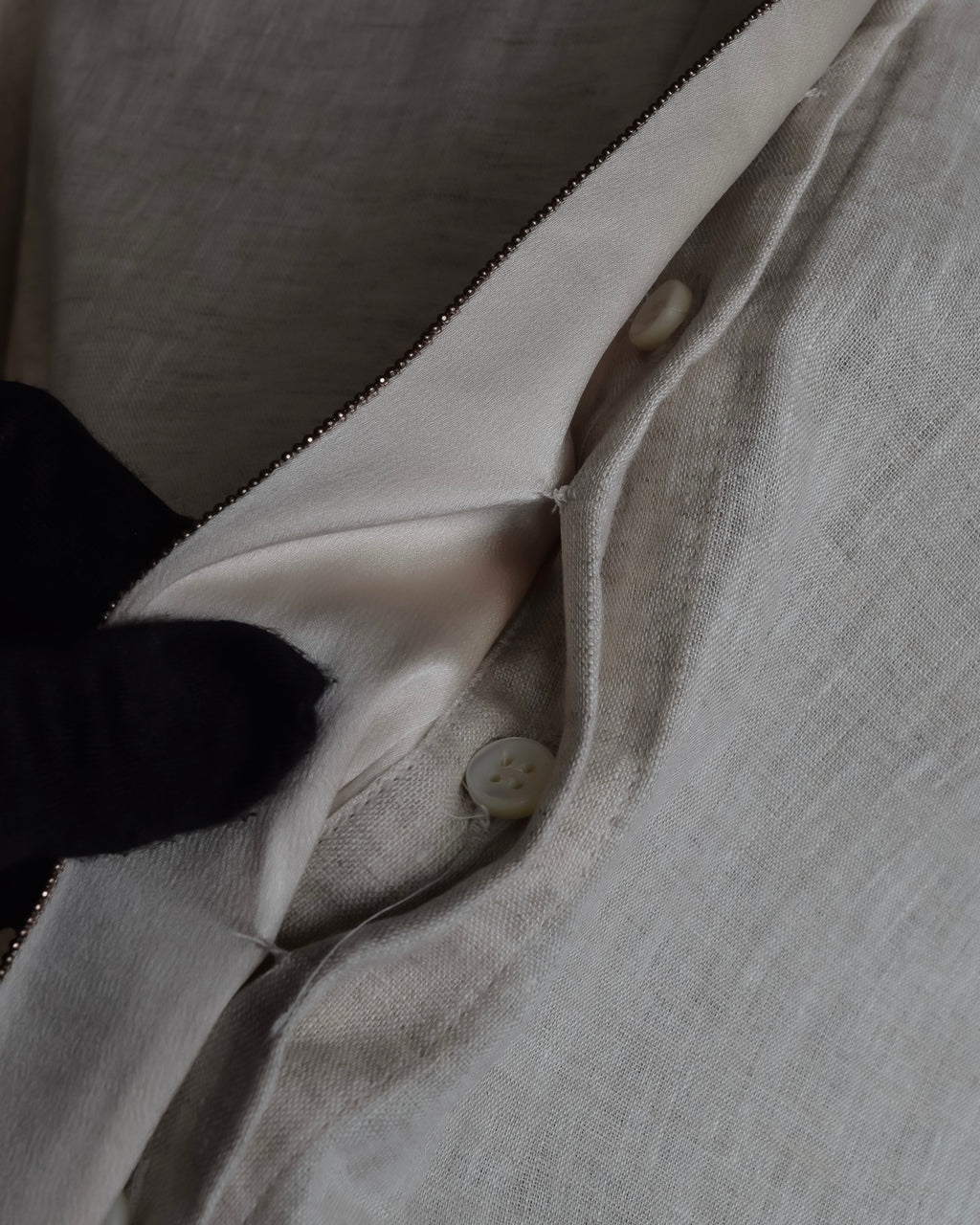 "BRUNELLO CUCINELLI" Contrast collar hidden placket linen shirt