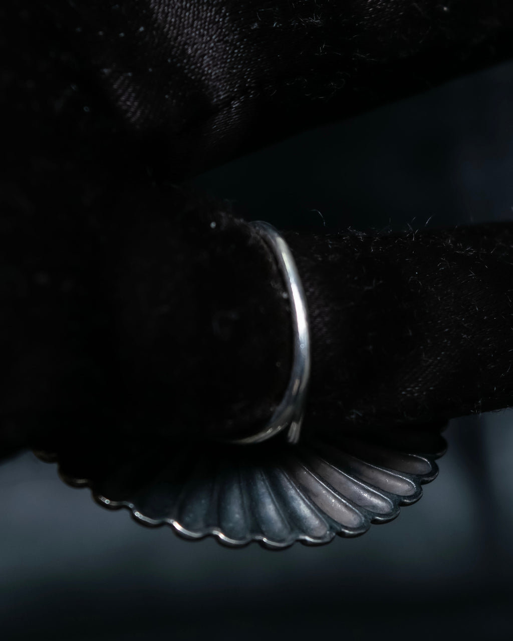 “Enasoluna” Flower motif marble stone silver ring