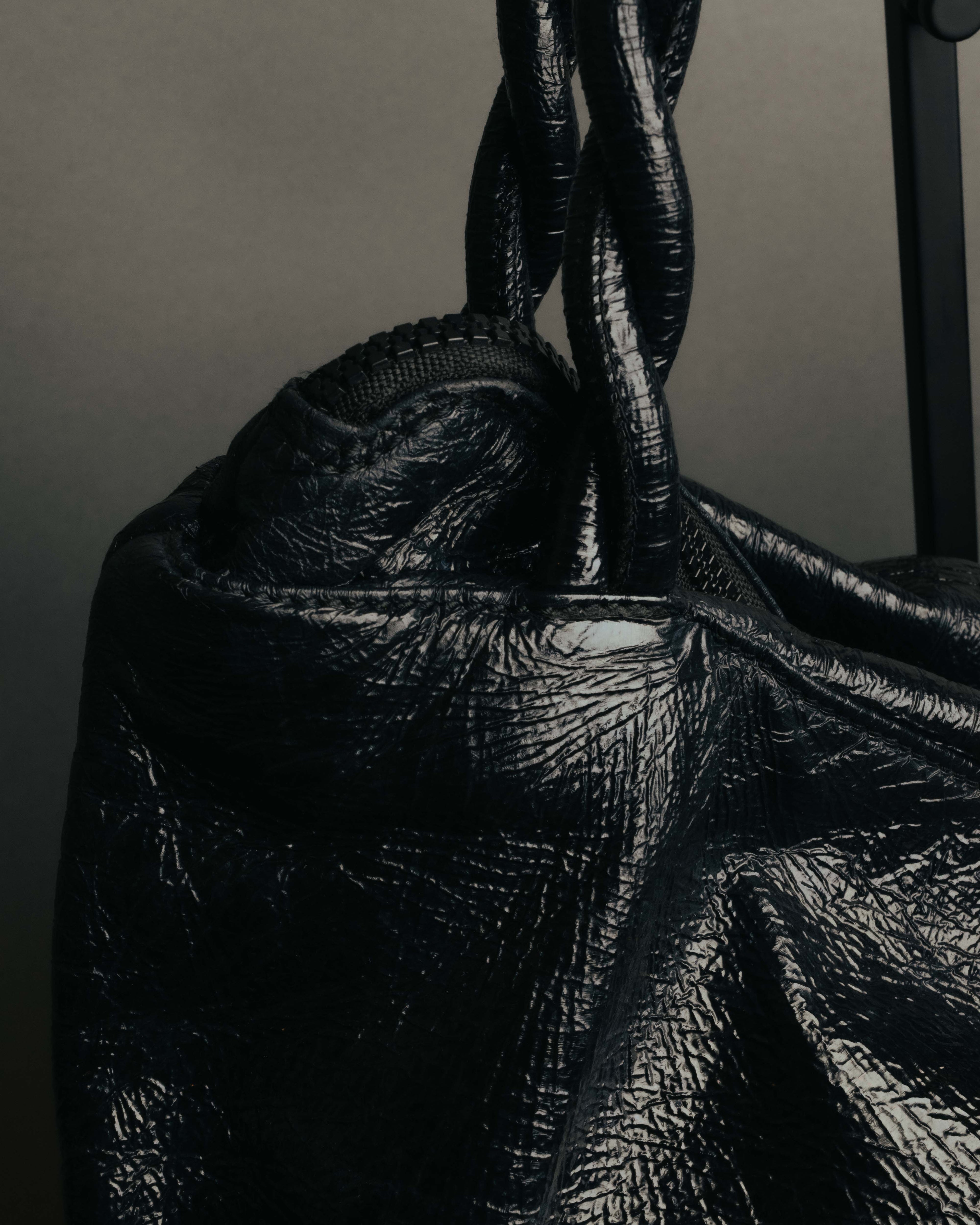 "Salvatore Ferragamo" 00's Vintage crushed patent leather braided handle hobo bag