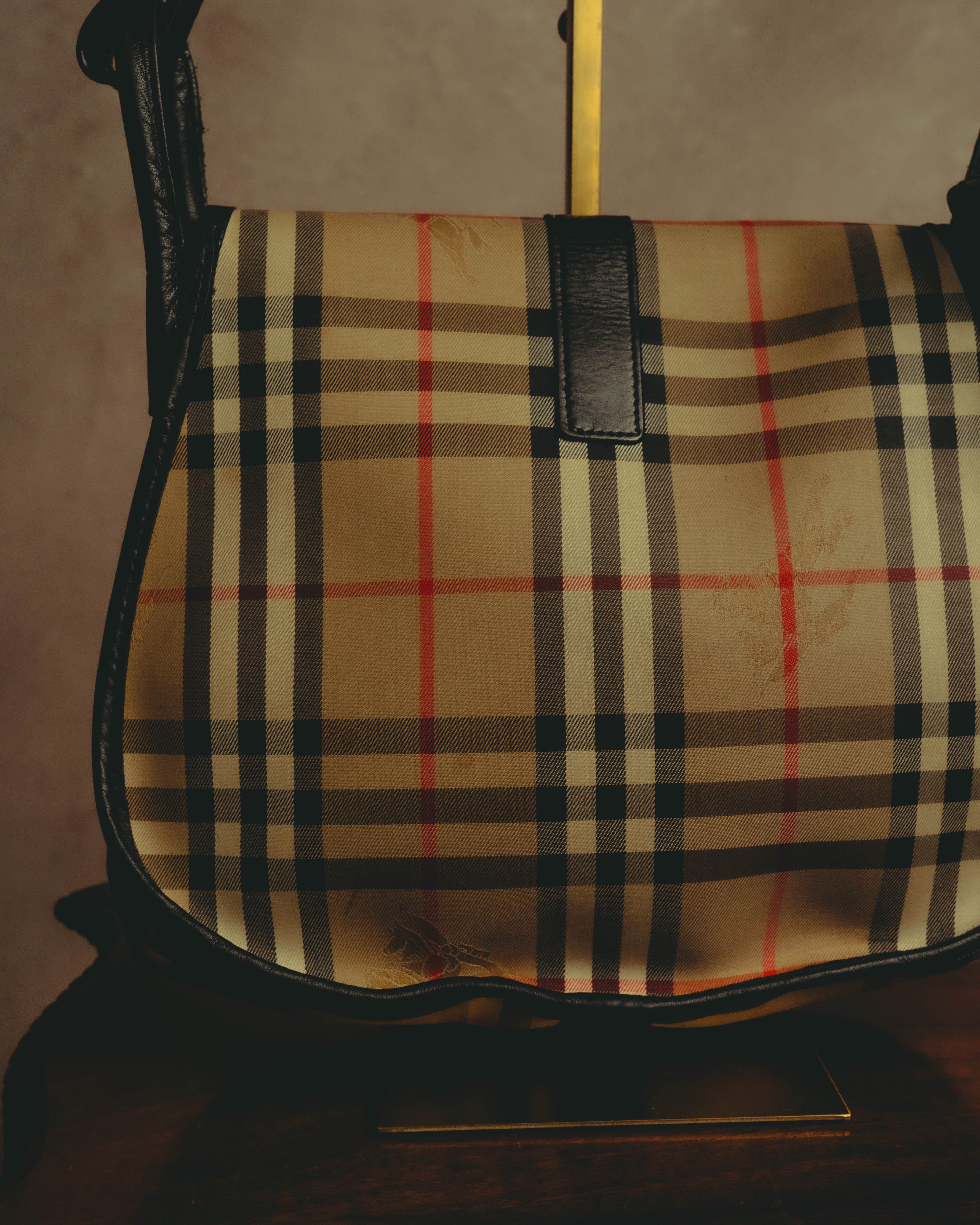 “Burberrys” 80’s-90’s Shadow horse check saddle shoulder bag