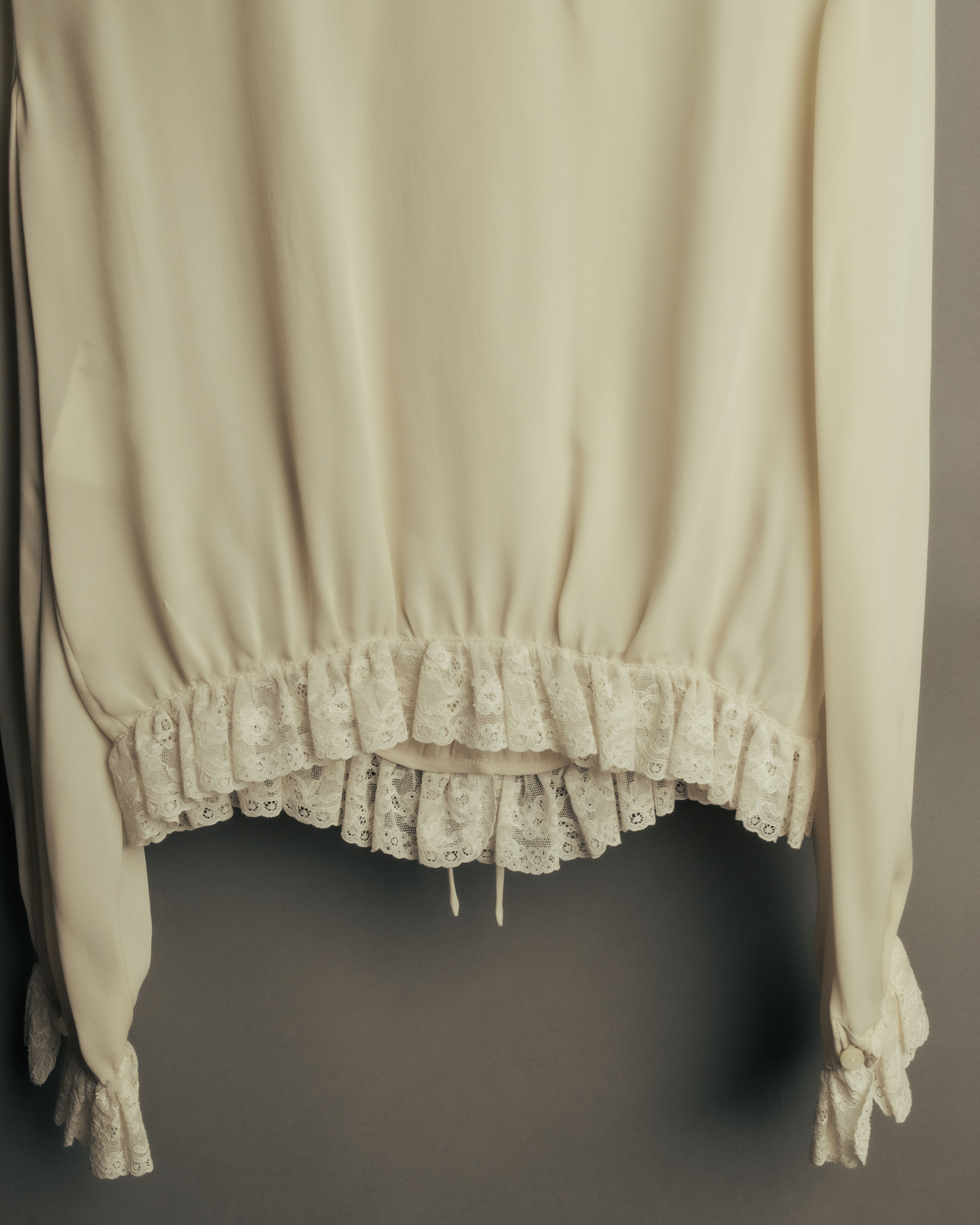 -SPECIAL- “VALENTINO” 1998-2008 Silk ruffled lace bow blouse