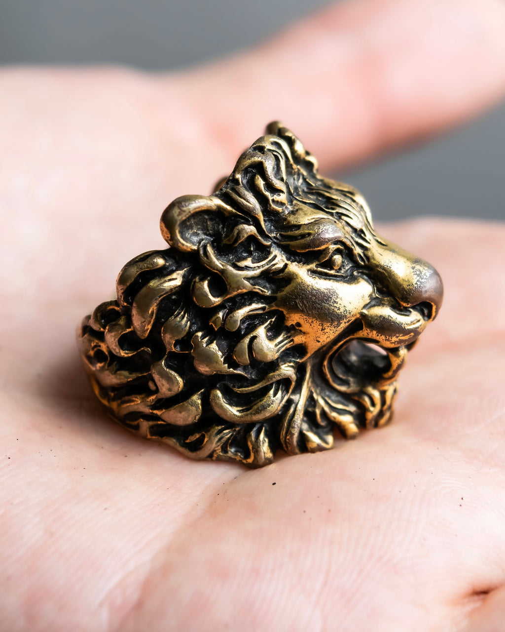 "GUCCI" realistic detailed lion head ring