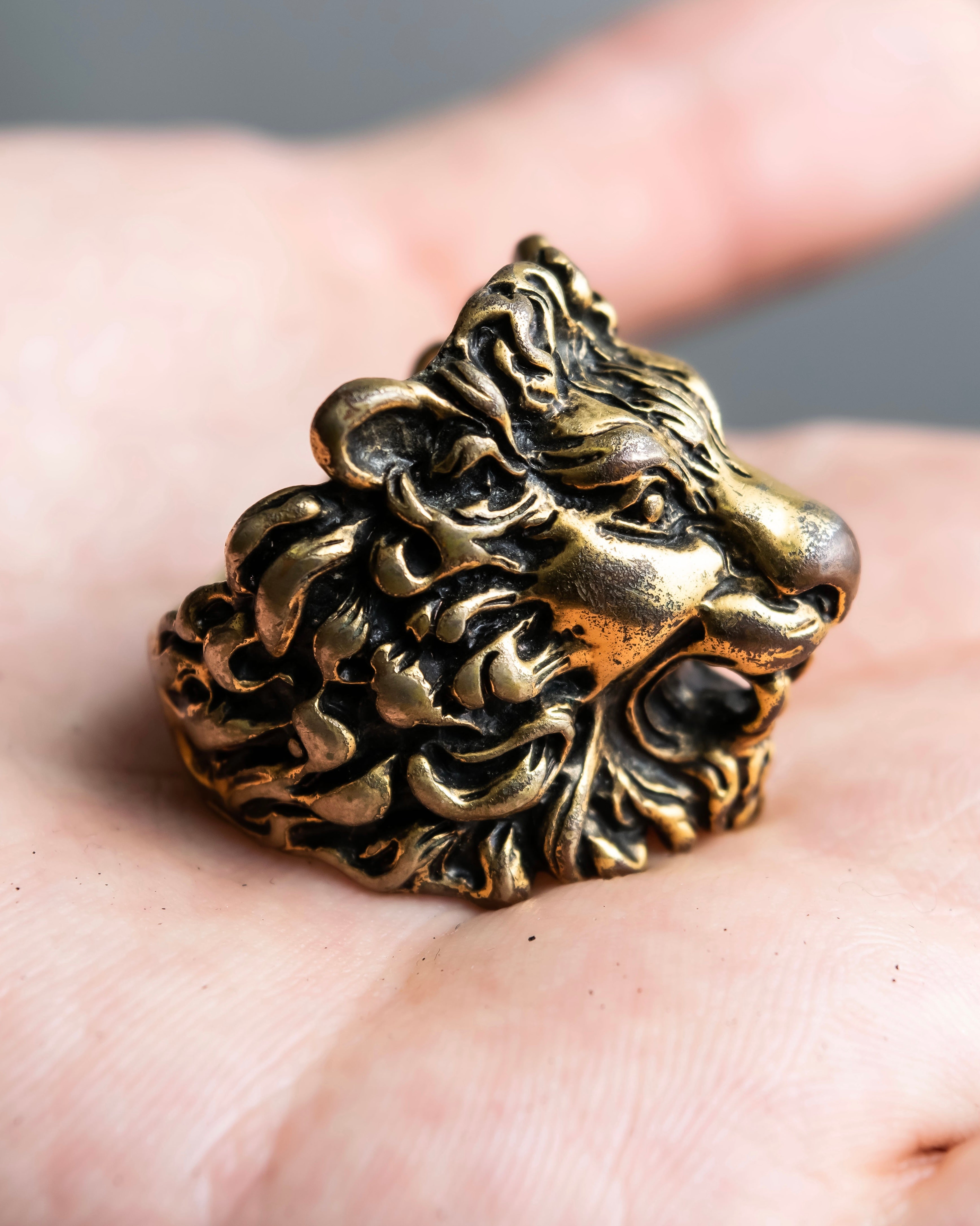 "GUCCI" realistic detailed lion head ring