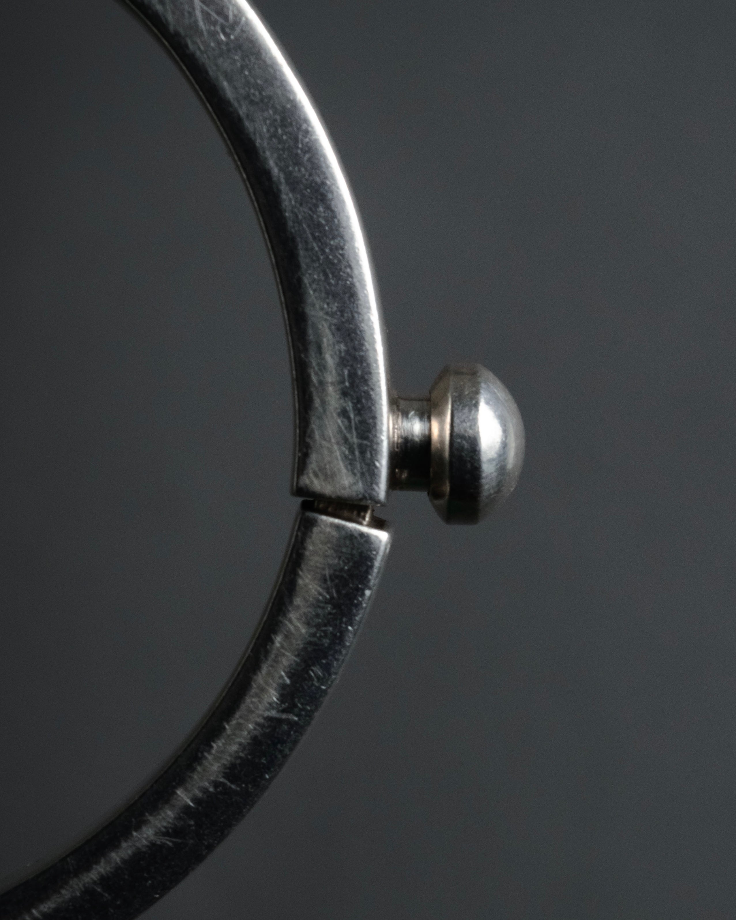 “BOTTEGA VENETA” 2019-2024 Sculptural hinged bangle