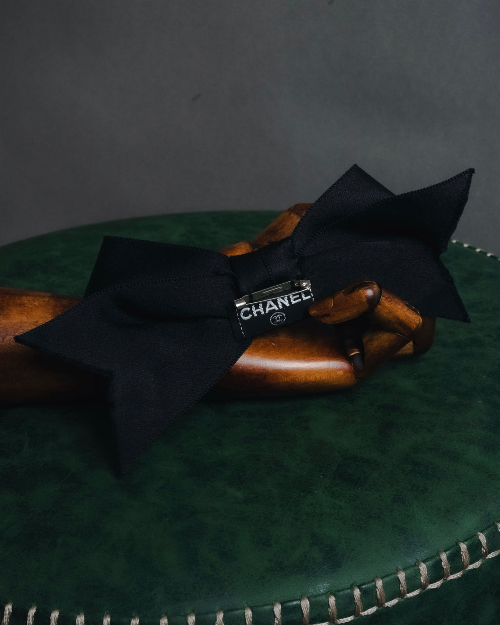 "CHANEL" 90’s black satin and grosgrain ribbon brooch