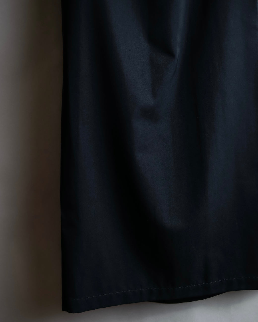 "Y's" Metal fitting belt design cutting maxi skirt