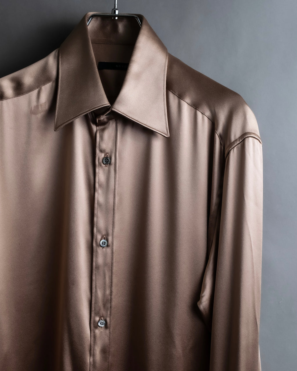 "GUCCI" Ecru beige glossy wide collar shirt