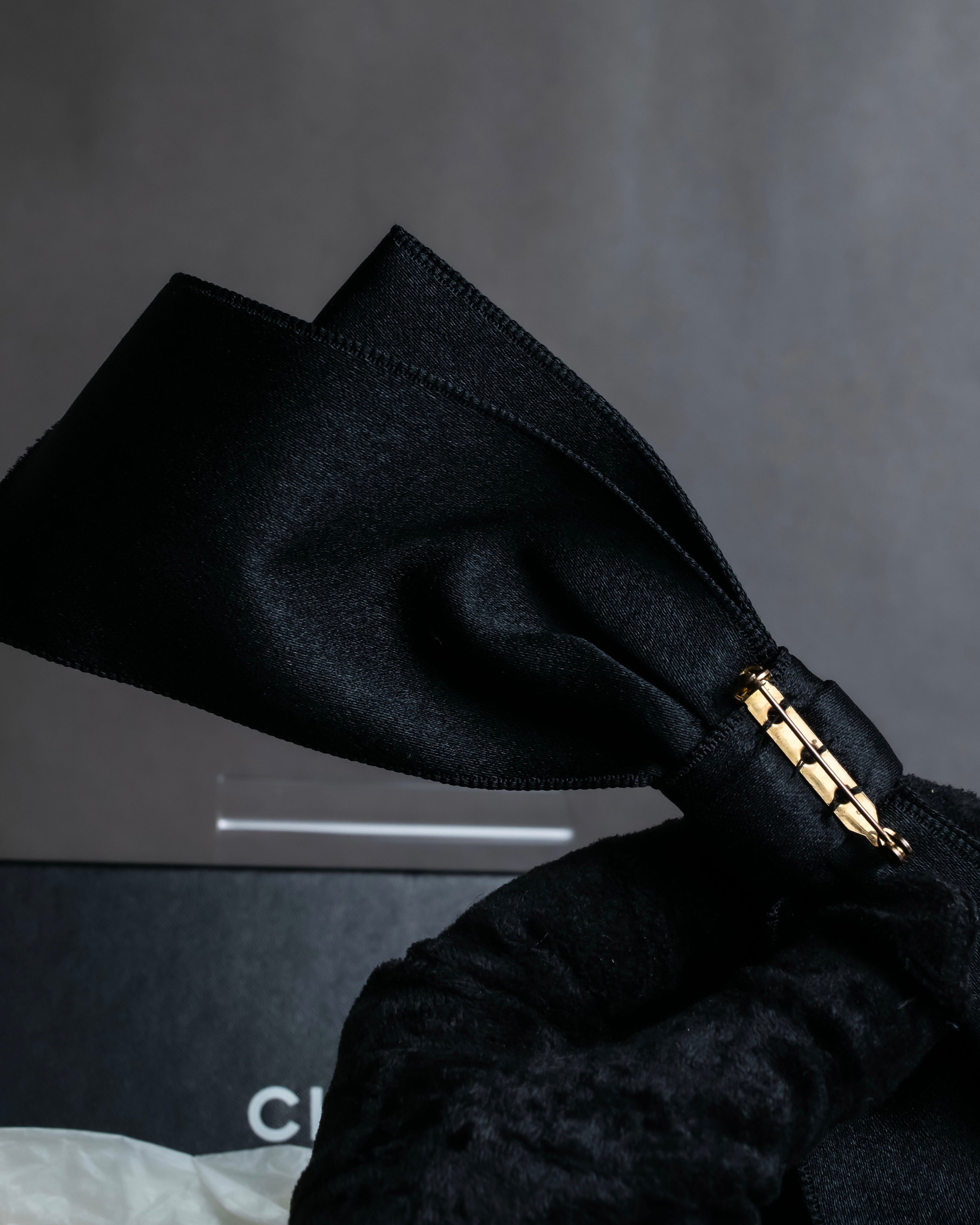 "CHANEL" 2001 Cruise Collection ribbon brooch