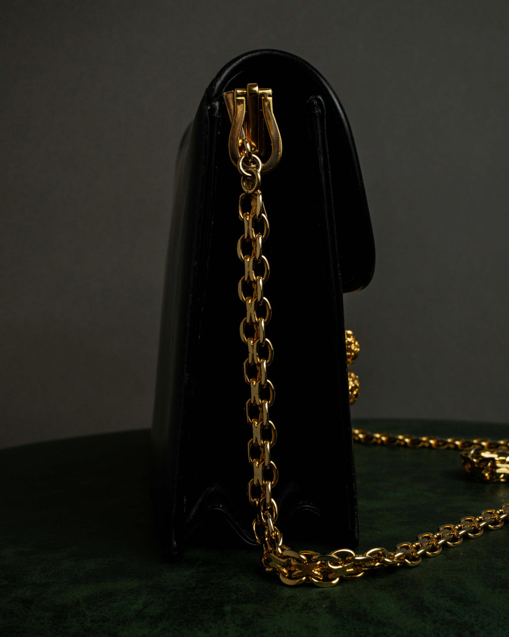 "GUCCI" Filigree vintage design chain shoulder leather bag