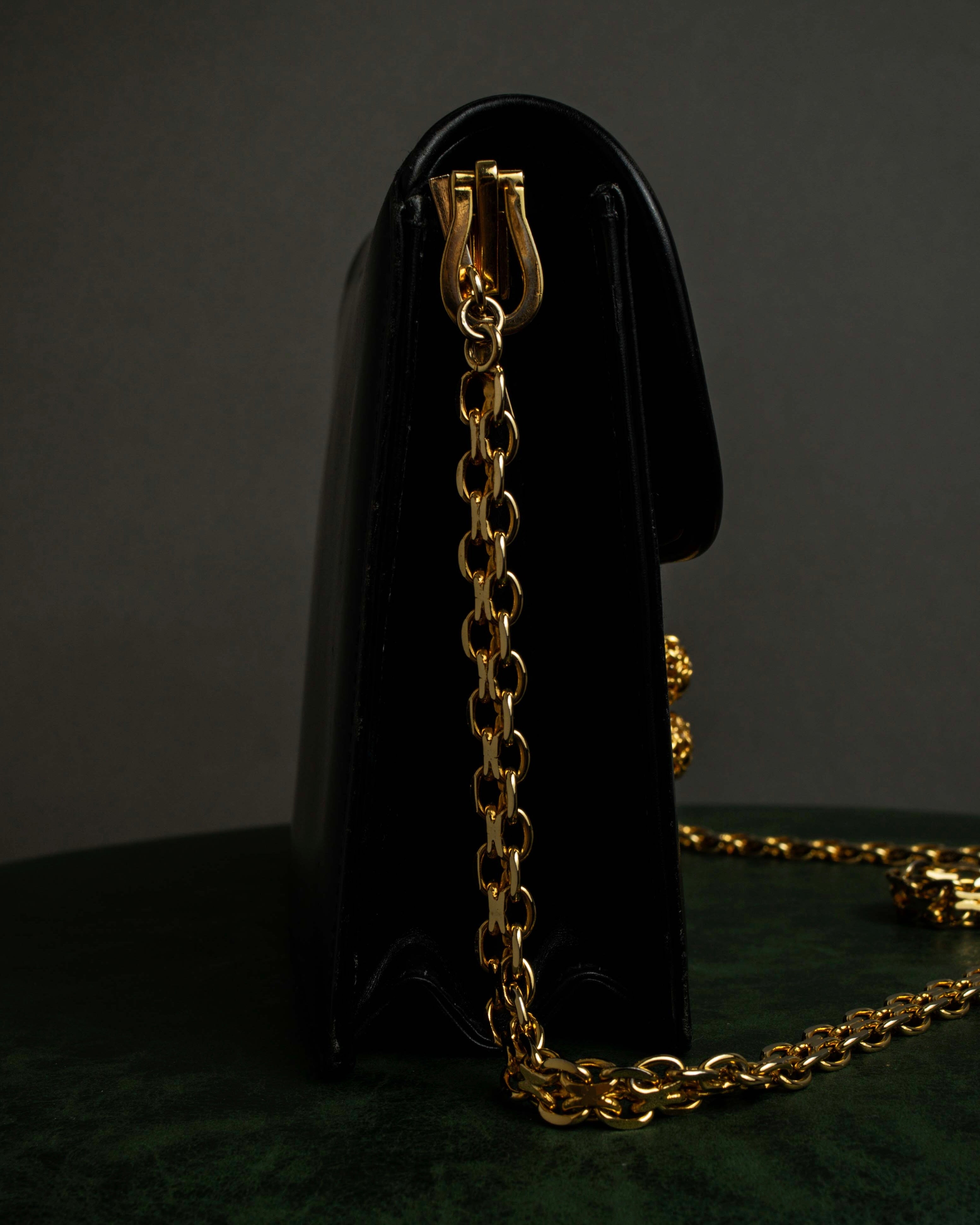 "GUCCI" Filigree vintage design chain shoulder leather bag