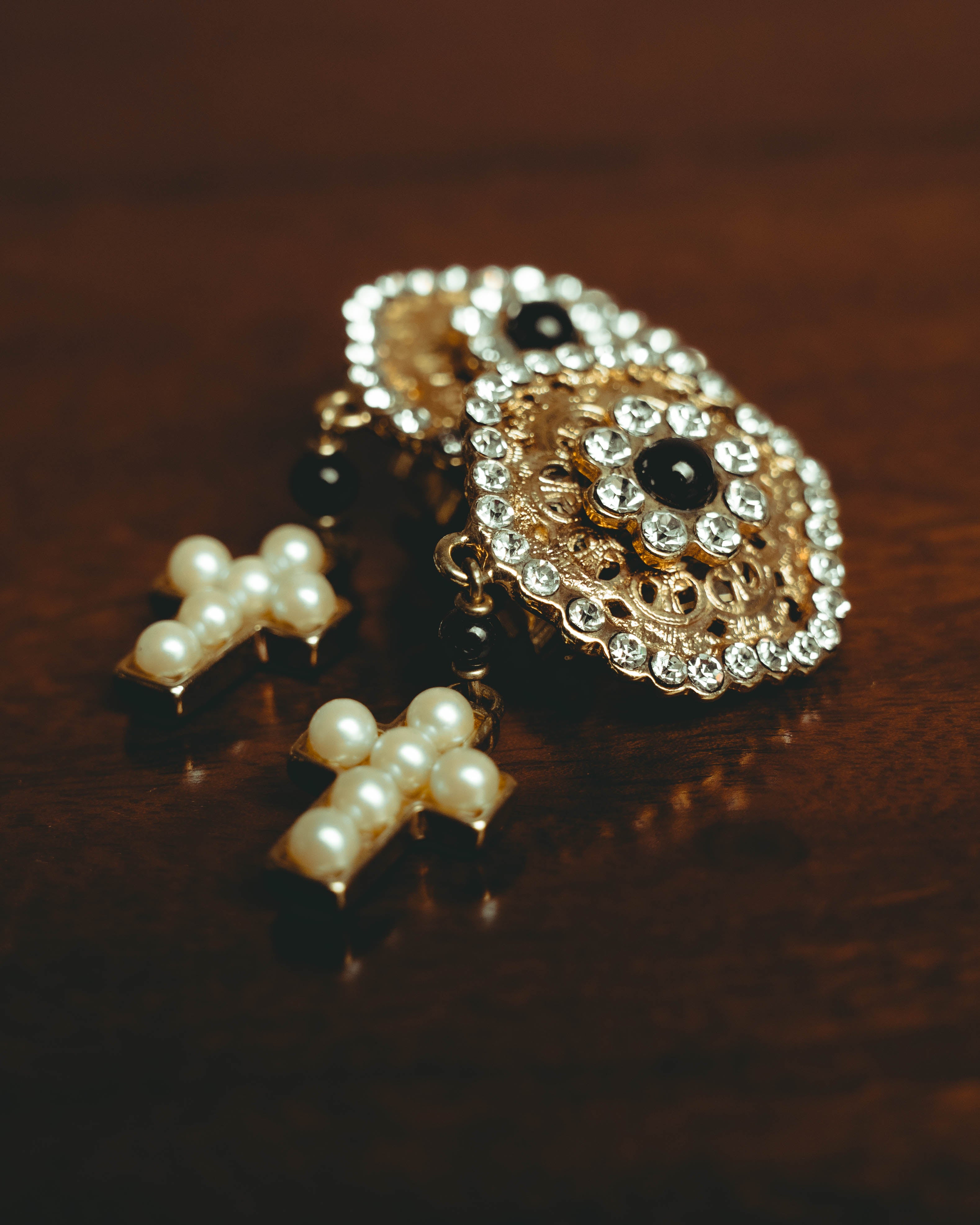 –SPECIAL– "VALENTINO" 80's-90's Ornate clip-on drop earrings