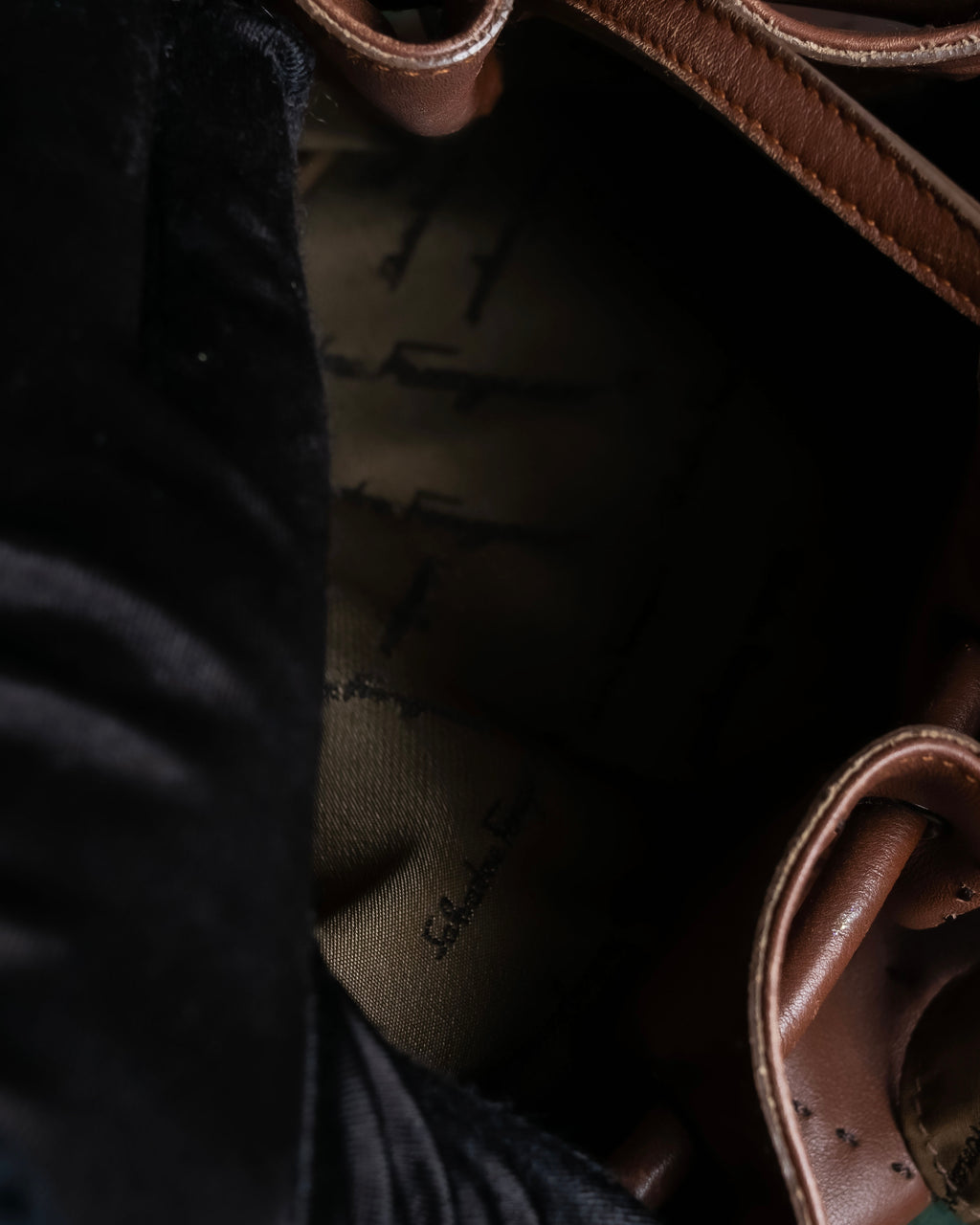 "Salvatore Ferragamo" Gathered stitch work design leather hand bag