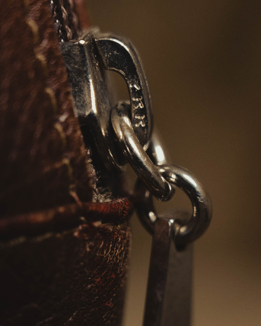 “BALENCIAGA” 80’s rounded dome leather shoulder bag