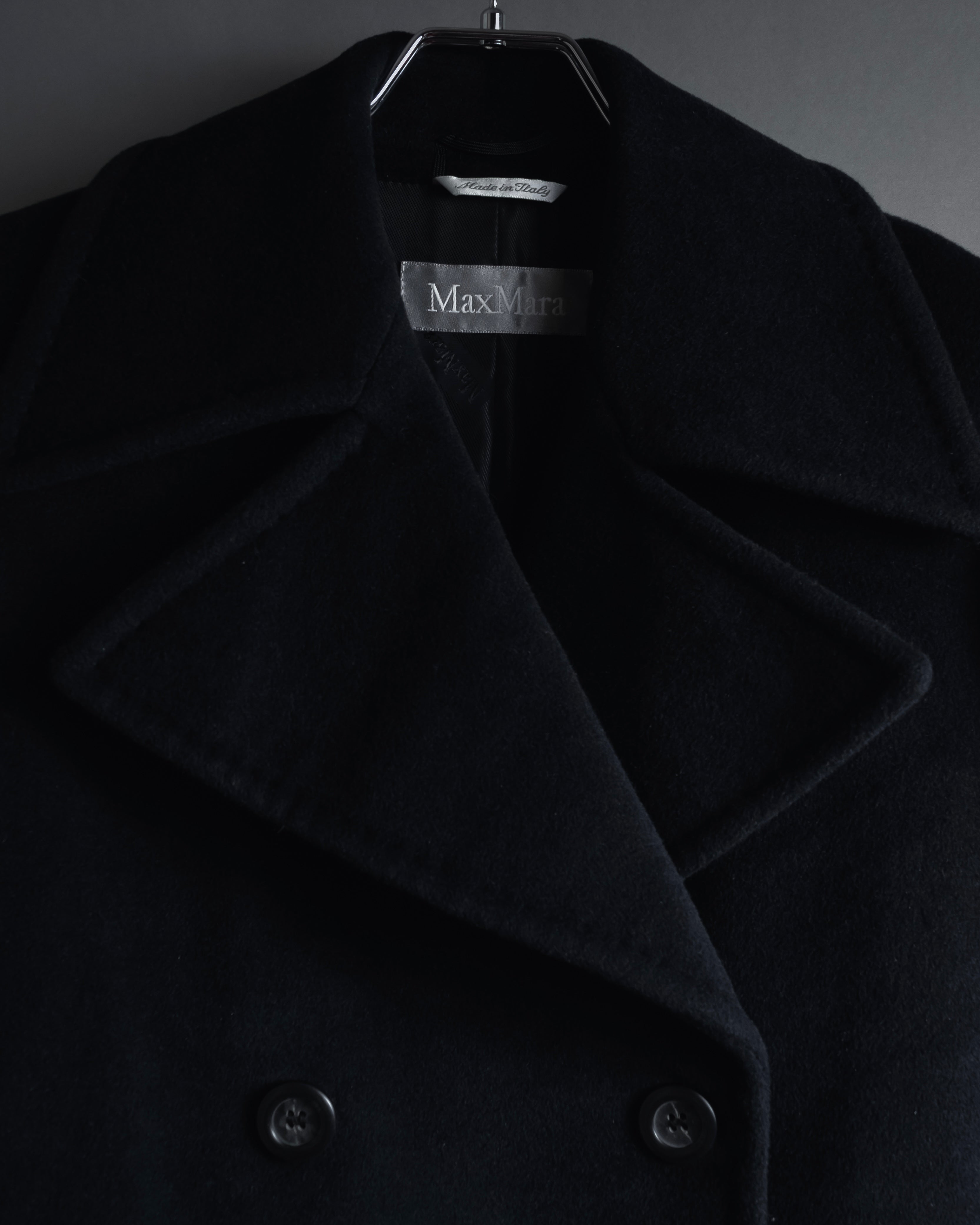 Abrigo doble botonadura estilo pea coat de los años 90-00 de "Max Mara"