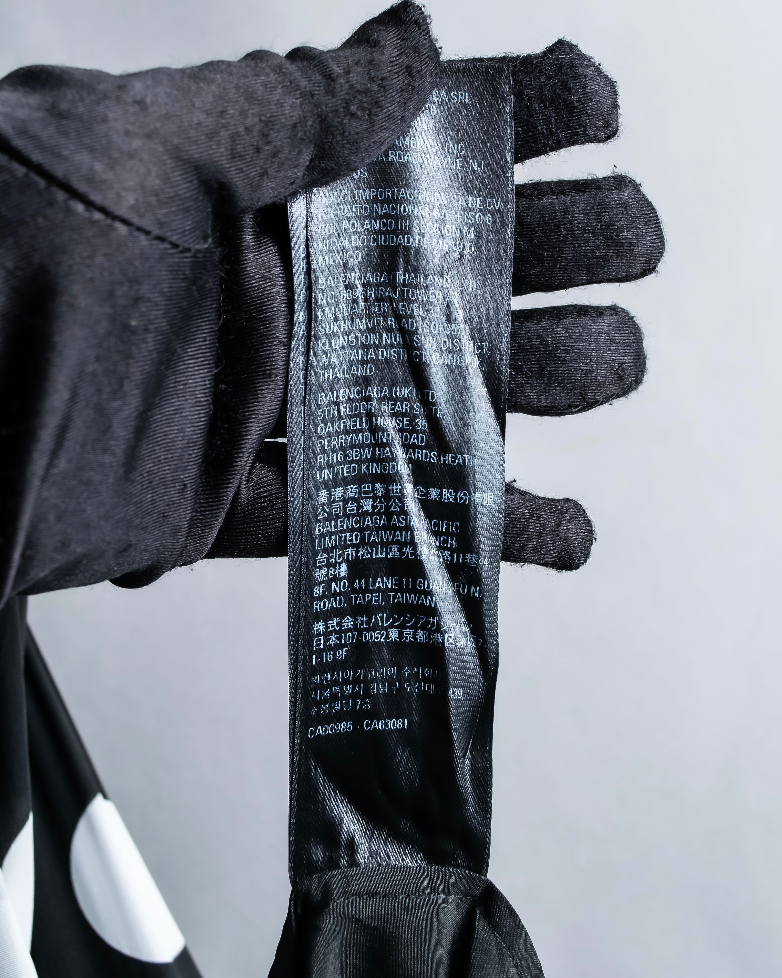 "BALENCIAGA" Polka dot flying squirrel silhouette bow tie dress