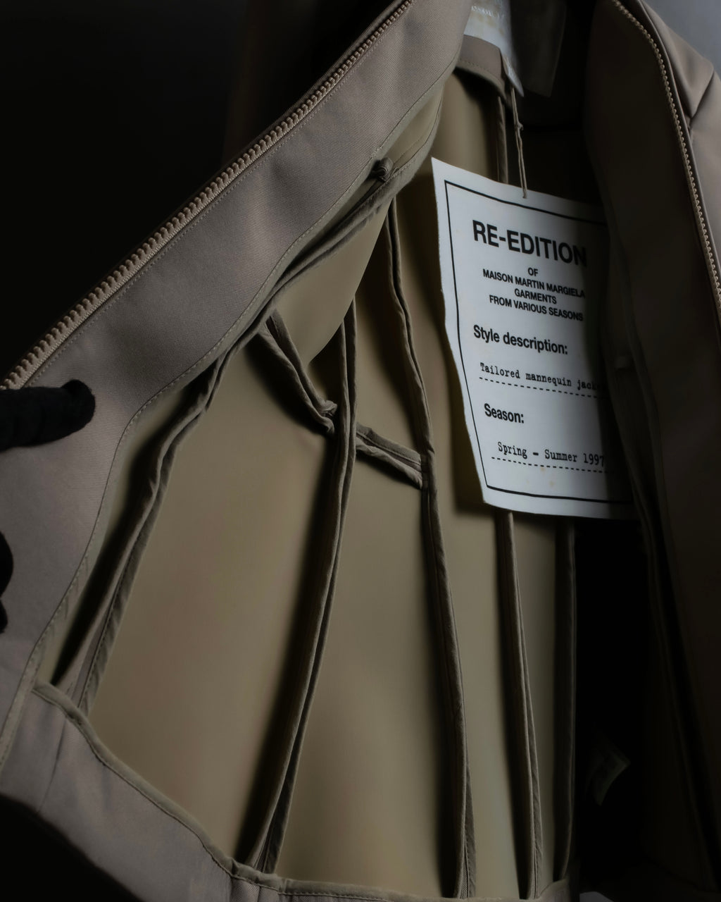 "Maison Martin Margiela × H&M"
Reconstructed zip-up design jacket