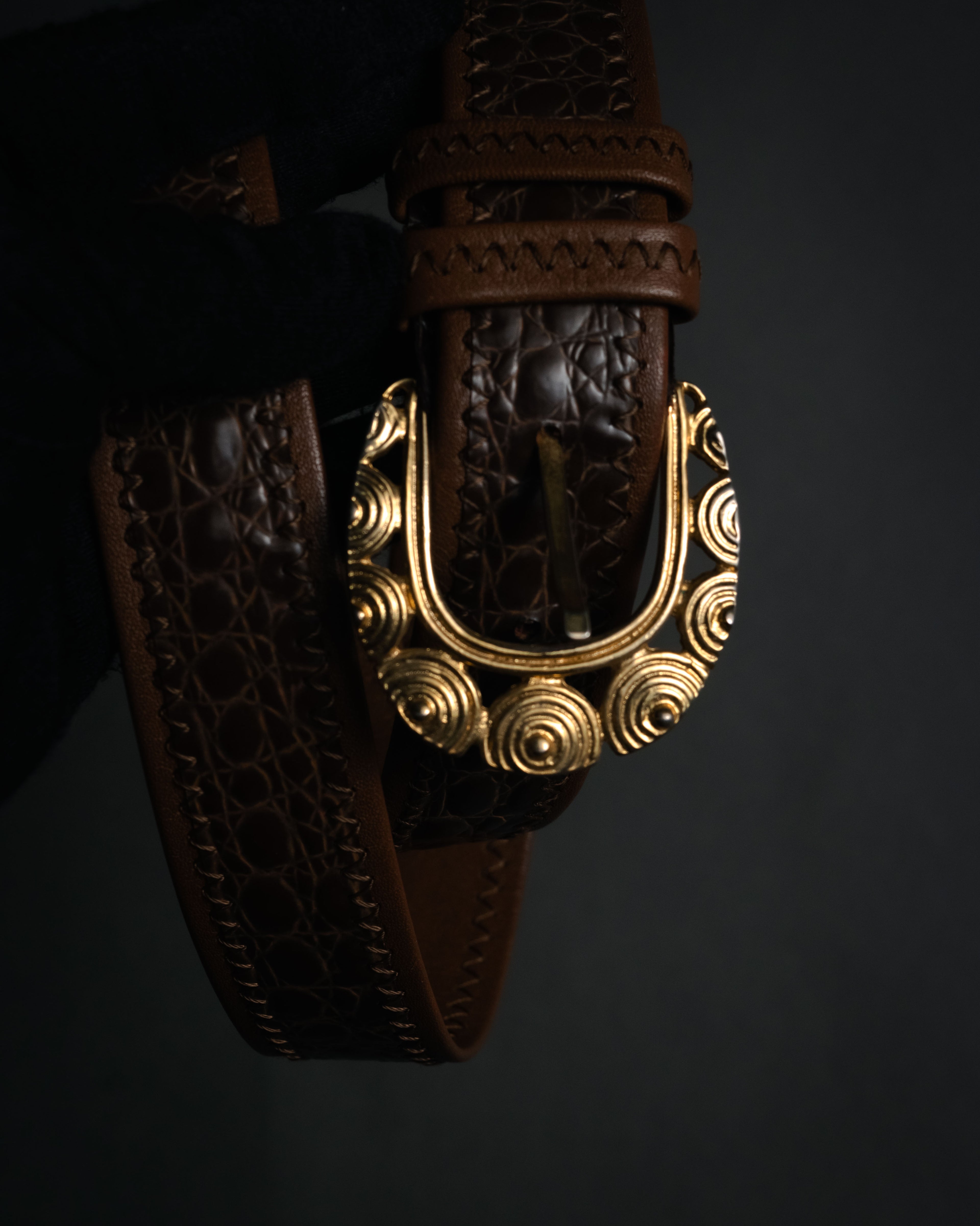 “BALENCIAGA” 2018’s- Archive-inspired spiral buckle belt