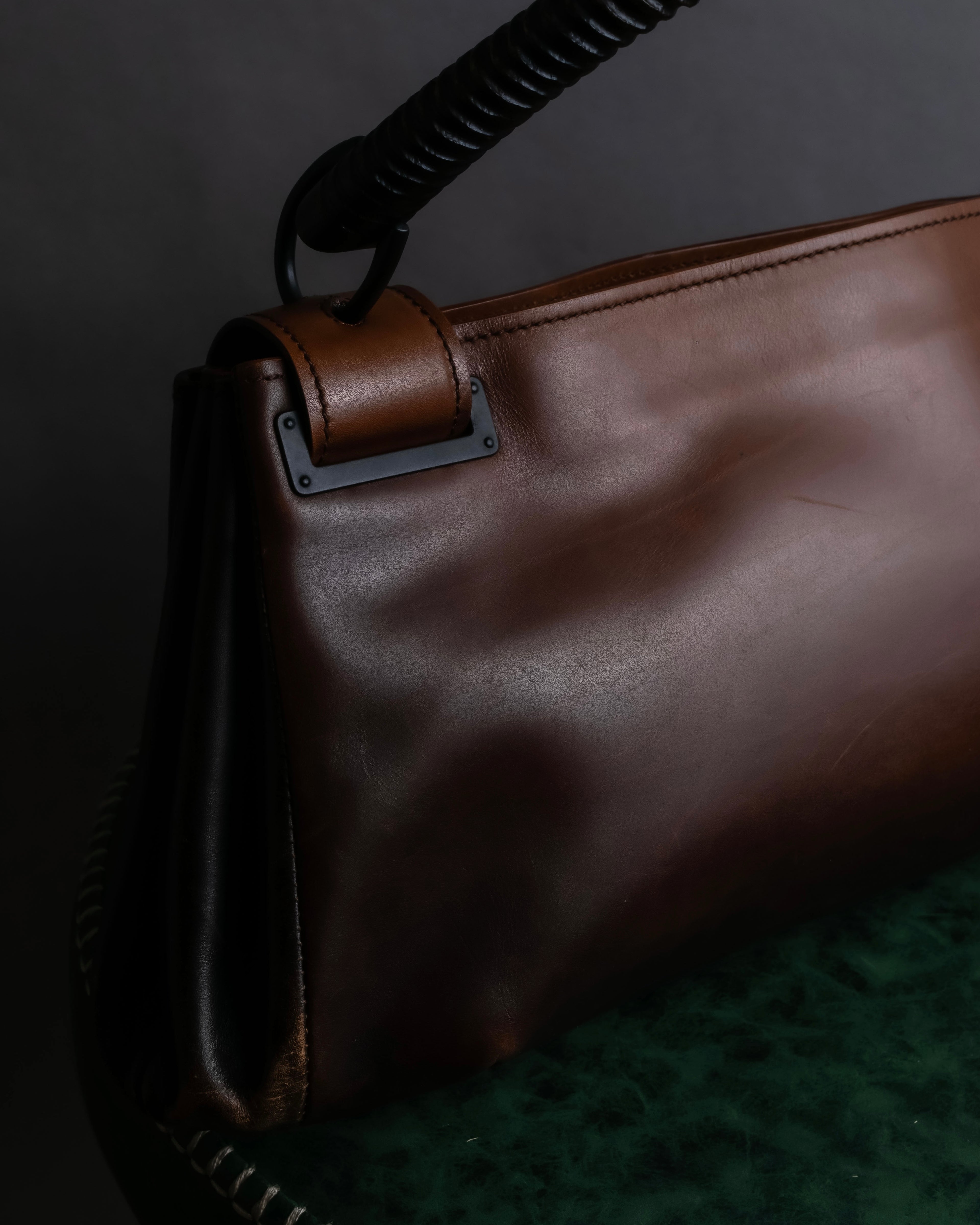 "GUCCI" Horizontally shaped cord-wrapped handle leather bag