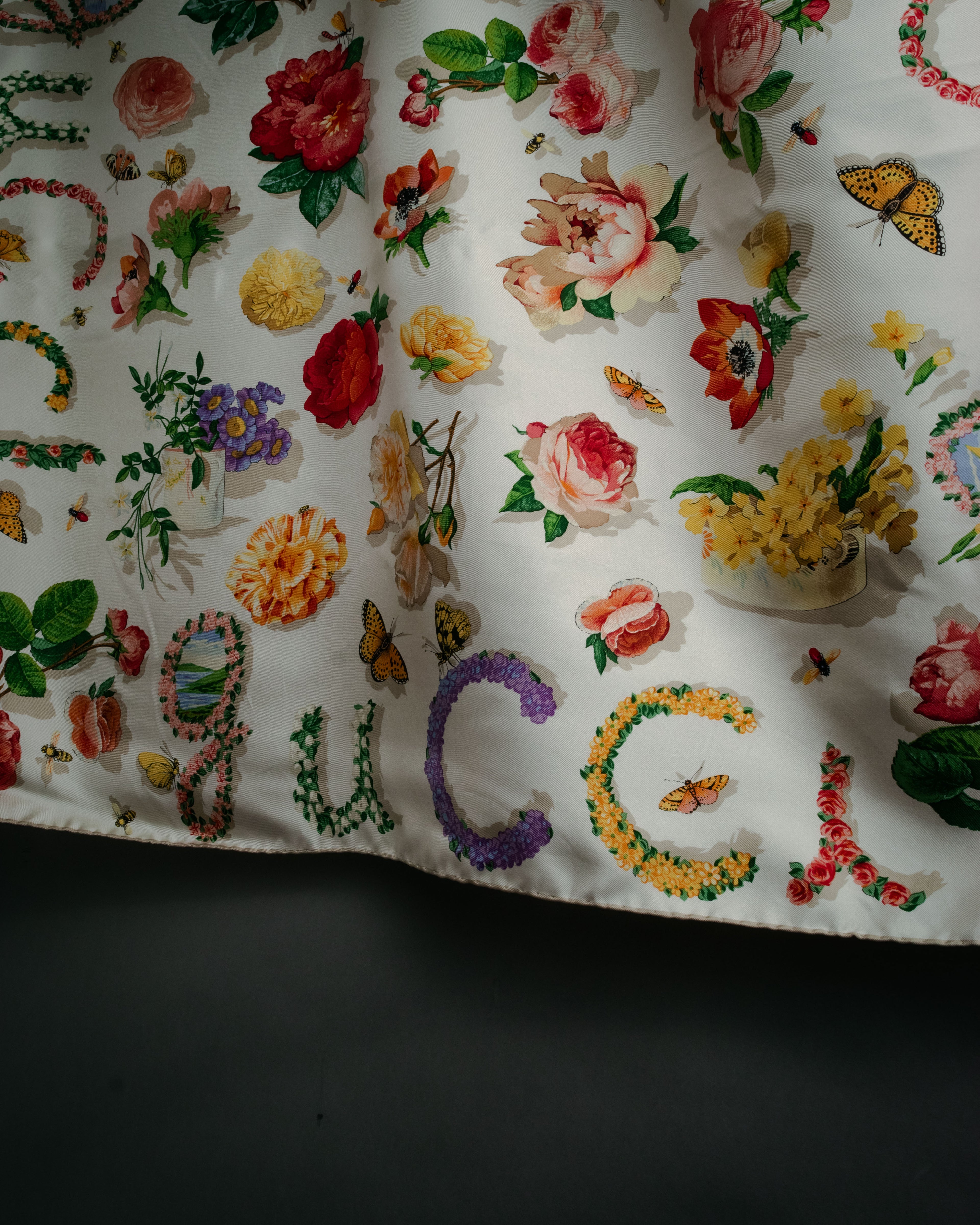 “GUCCI” 80’s-90’s Floral logo silk scarf